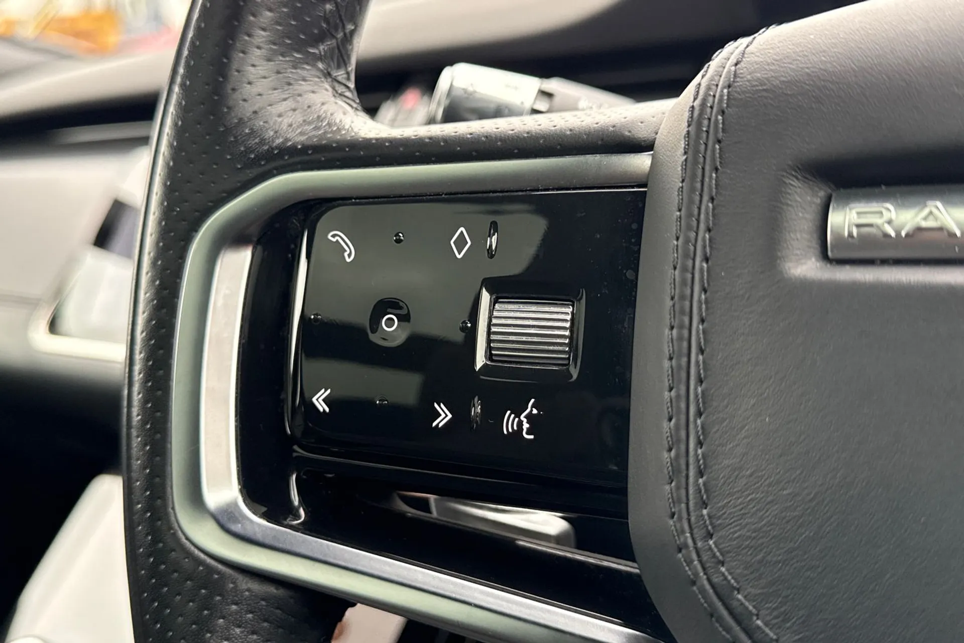 LAND ROVER RANGE ROVER EVOQUE thumbnail image number 47