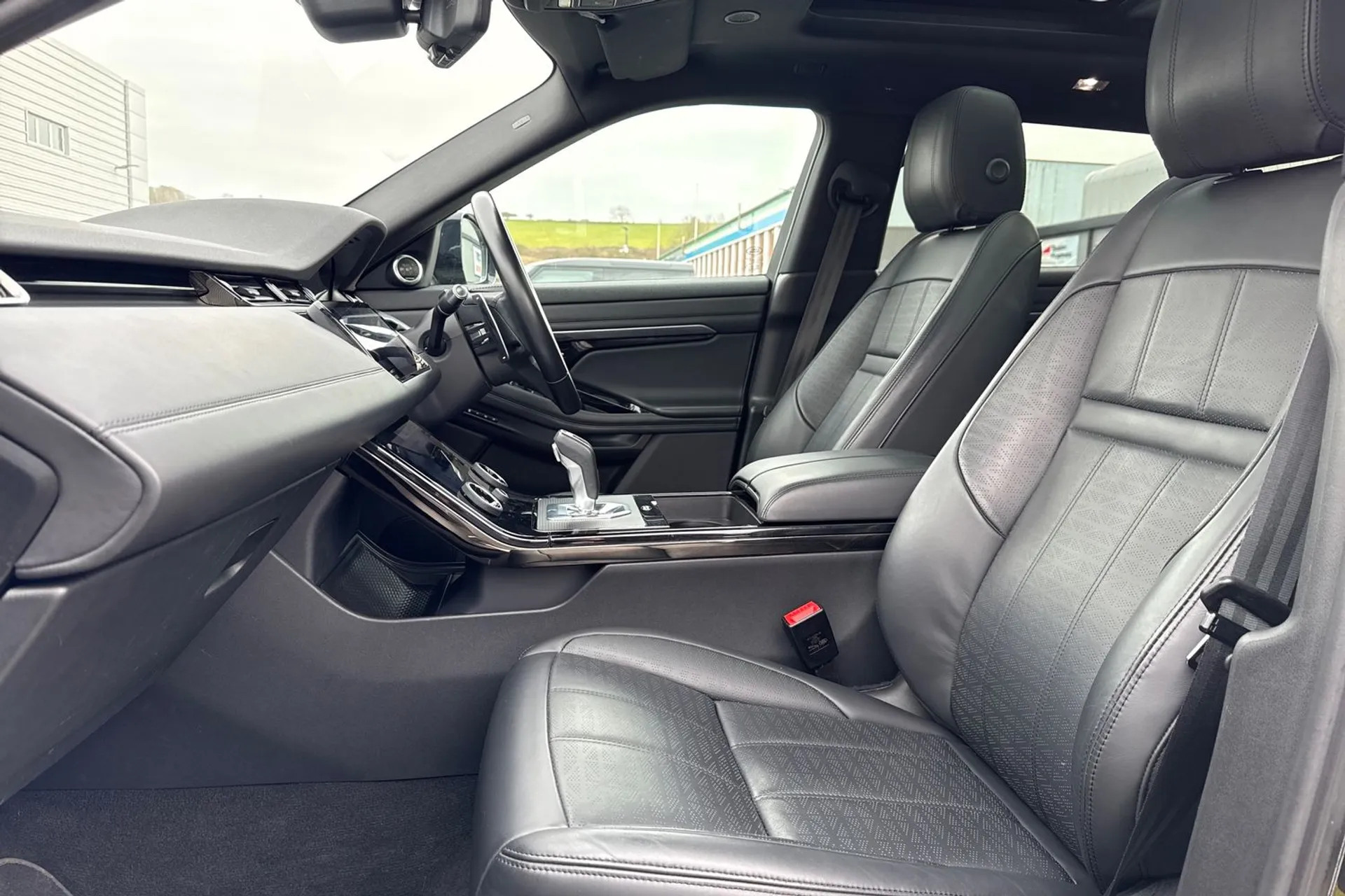 LAND ROVER RANGE ROVER EVOQUE thumbnail image number 40