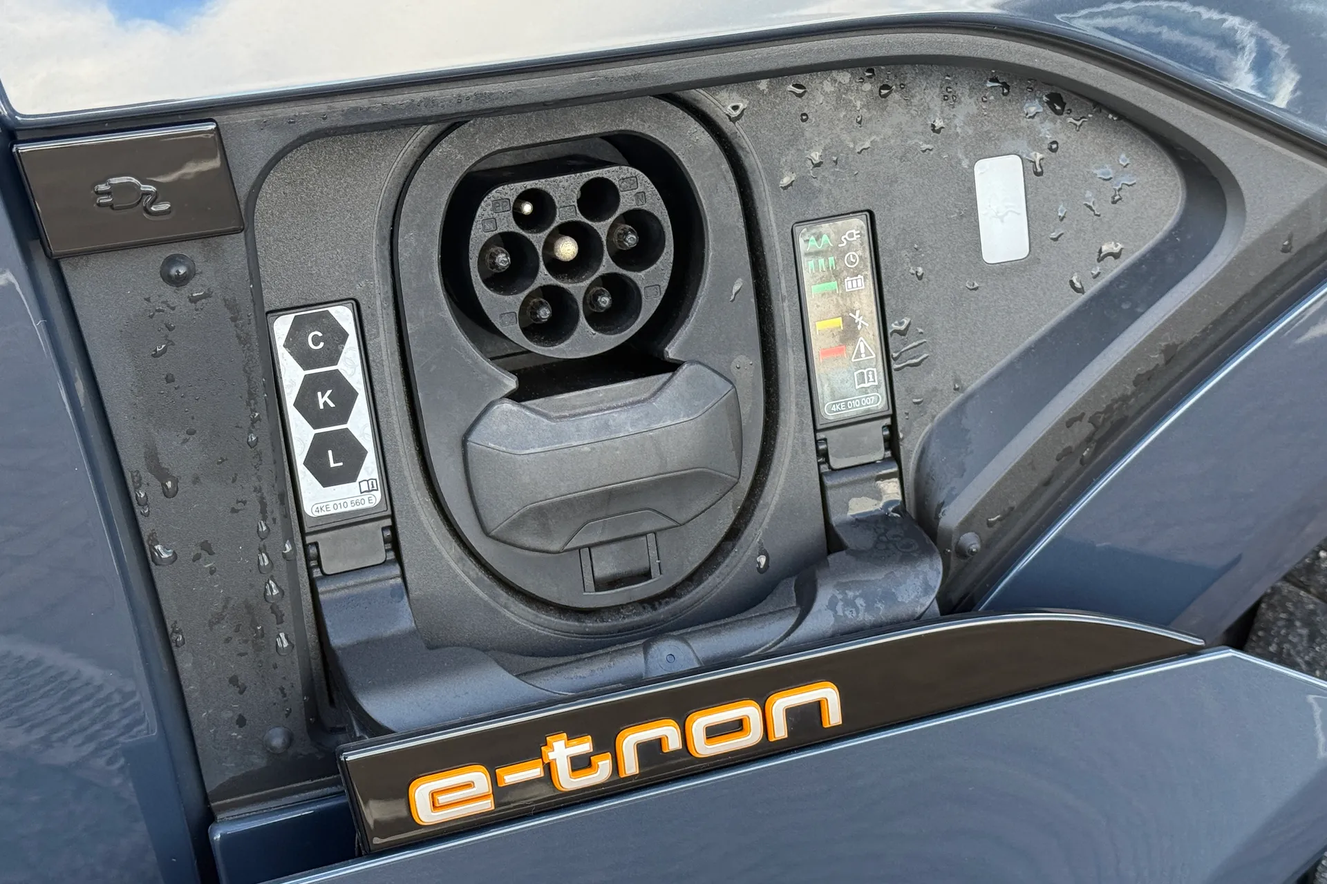 Audi e-tron thumbnail image number 25