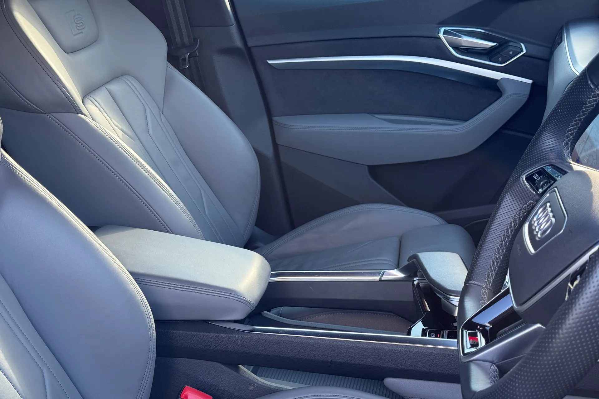 Audi e-tron thumbnail image number 42