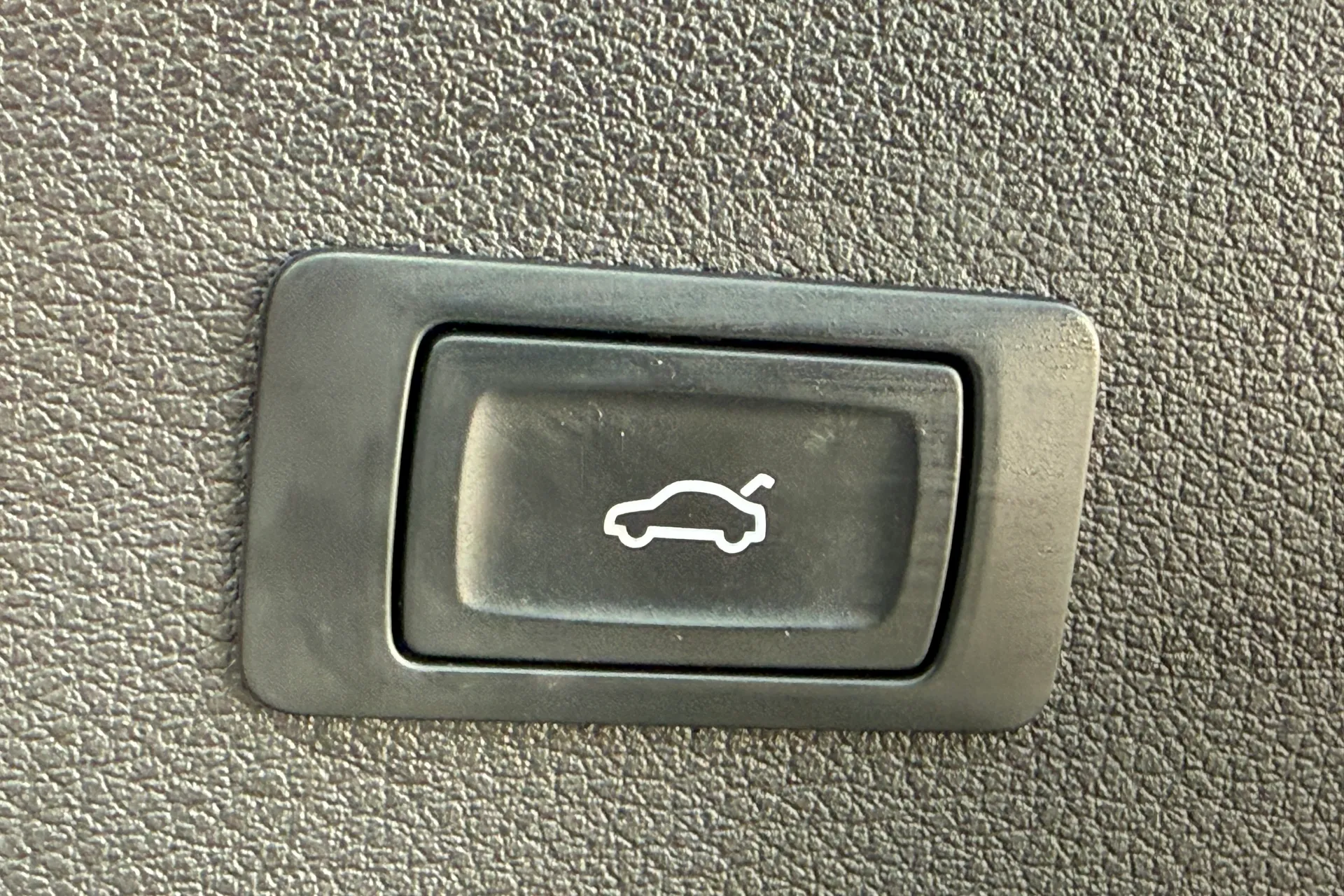 Audi e-tron thumbnail image number 28