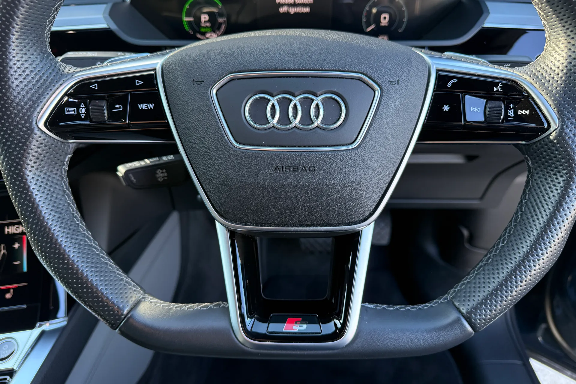 Audi e-tron thumbnail image number 65