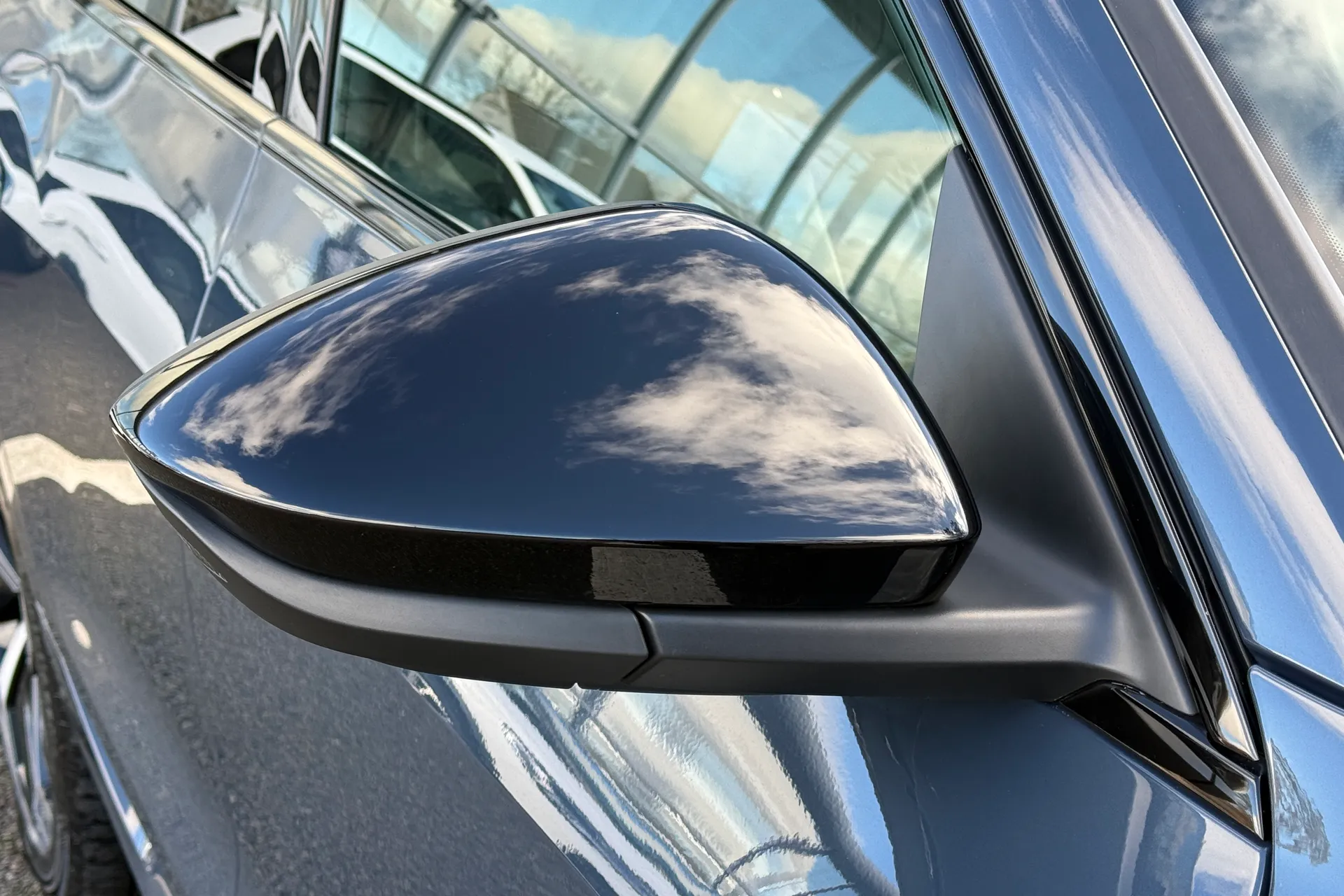 Audi e-tron thumbnail image number 51