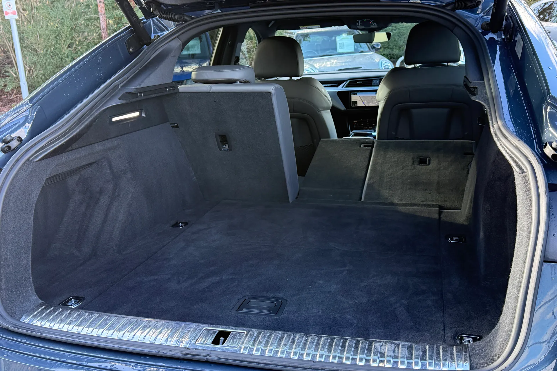 Audi e-tron thumbnail image number 29