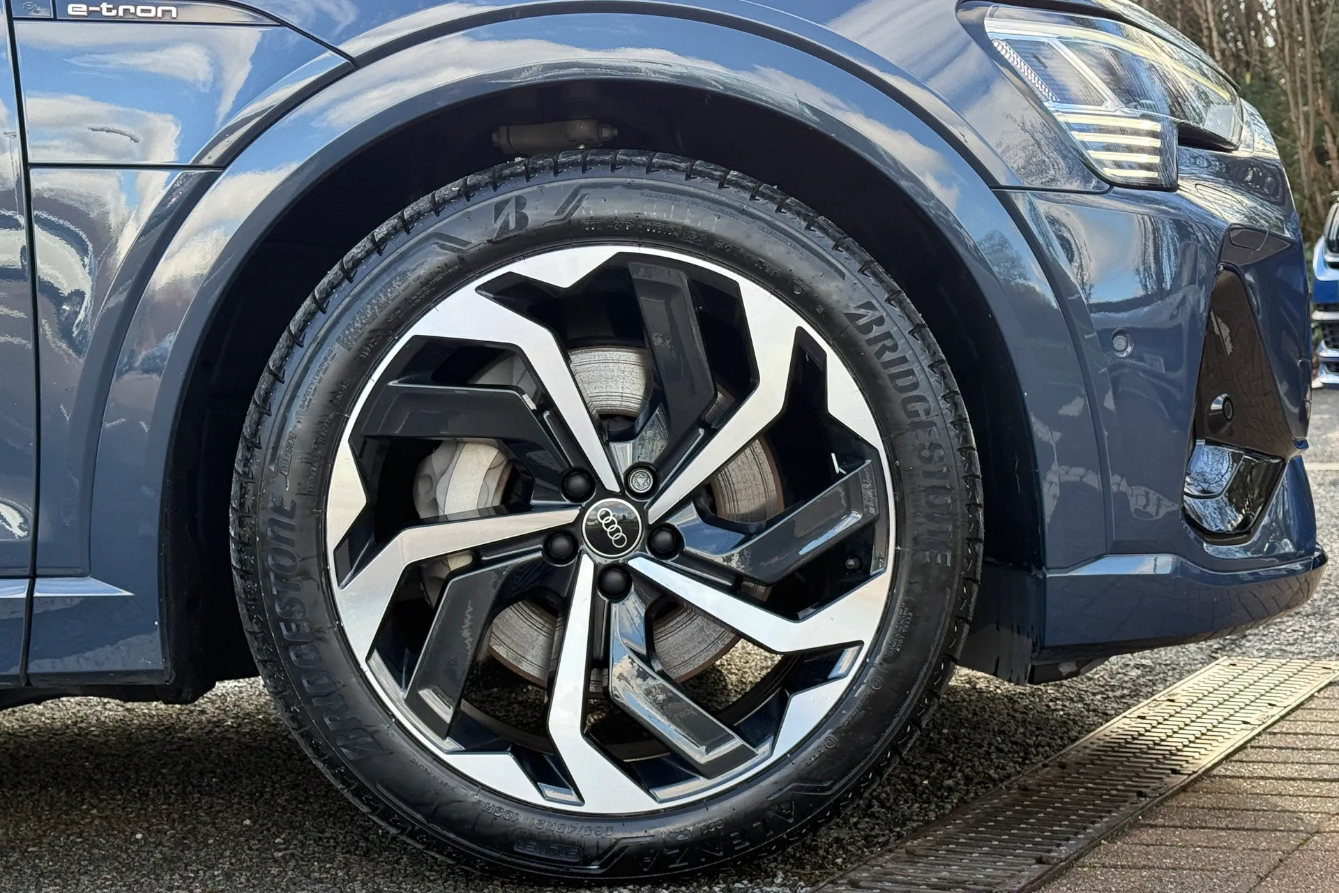 Audi e-tron thumbnail image number 31