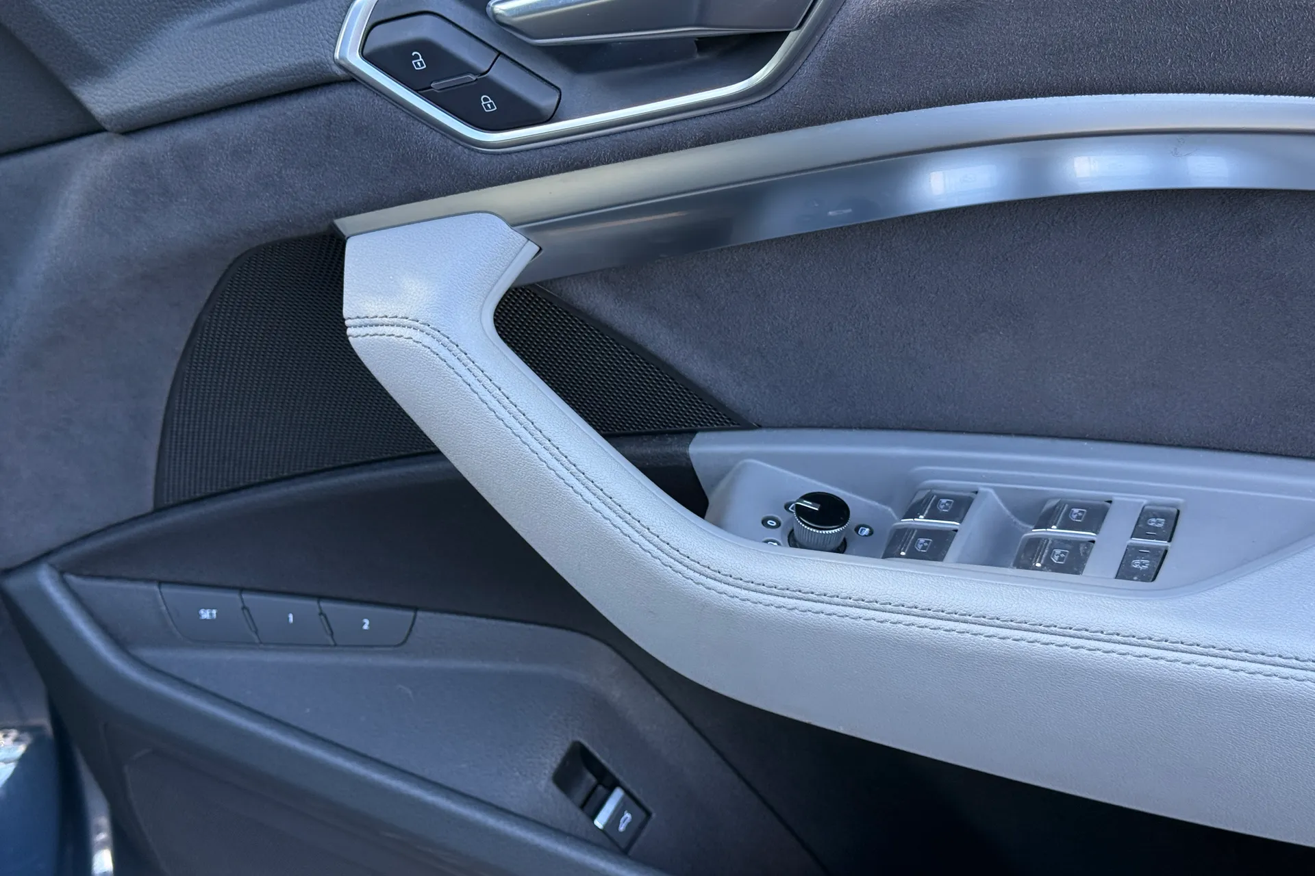 Audi e-tron thumbnail image number 41