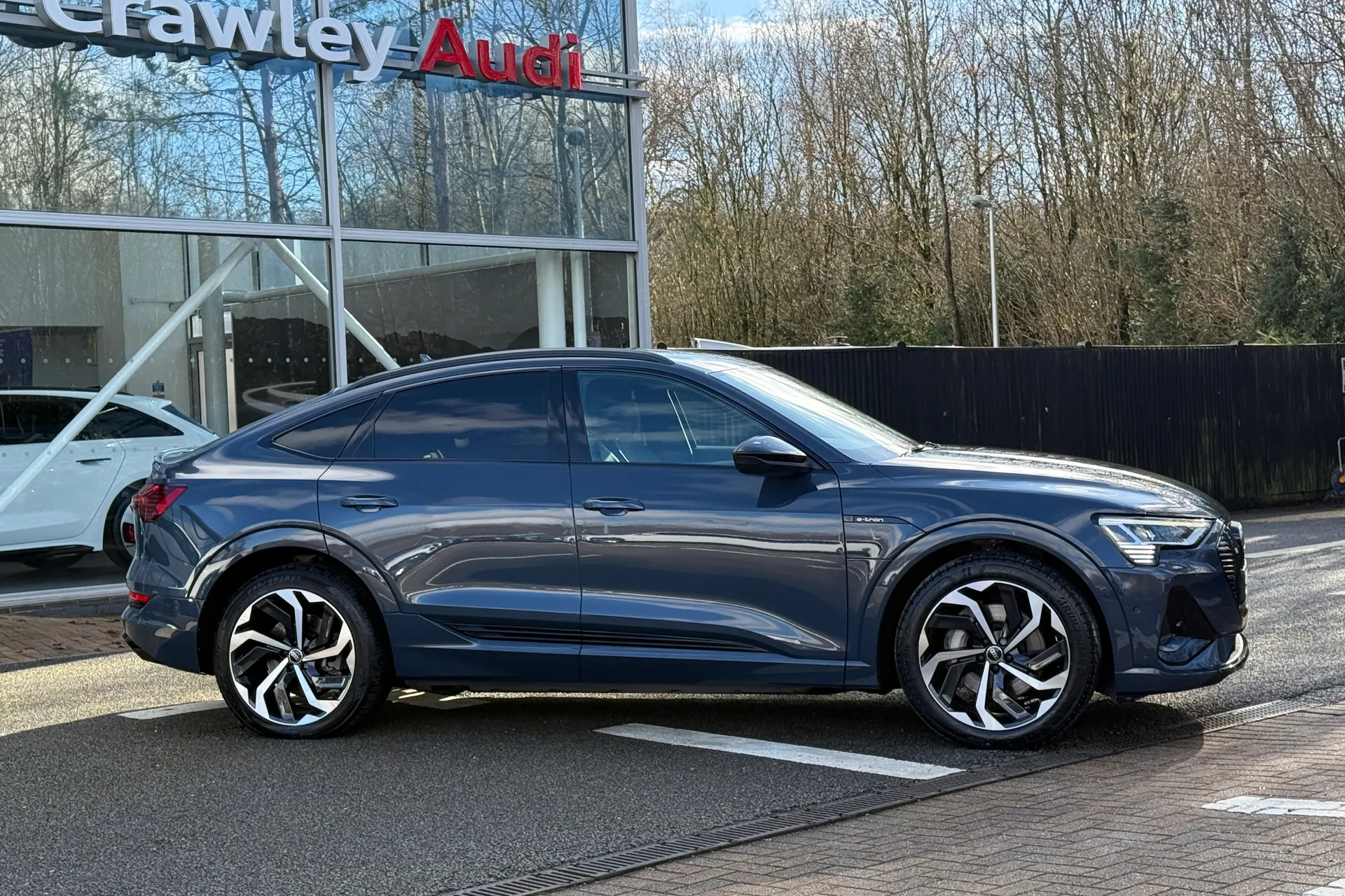 Audi e-tron thumbnail image number 2