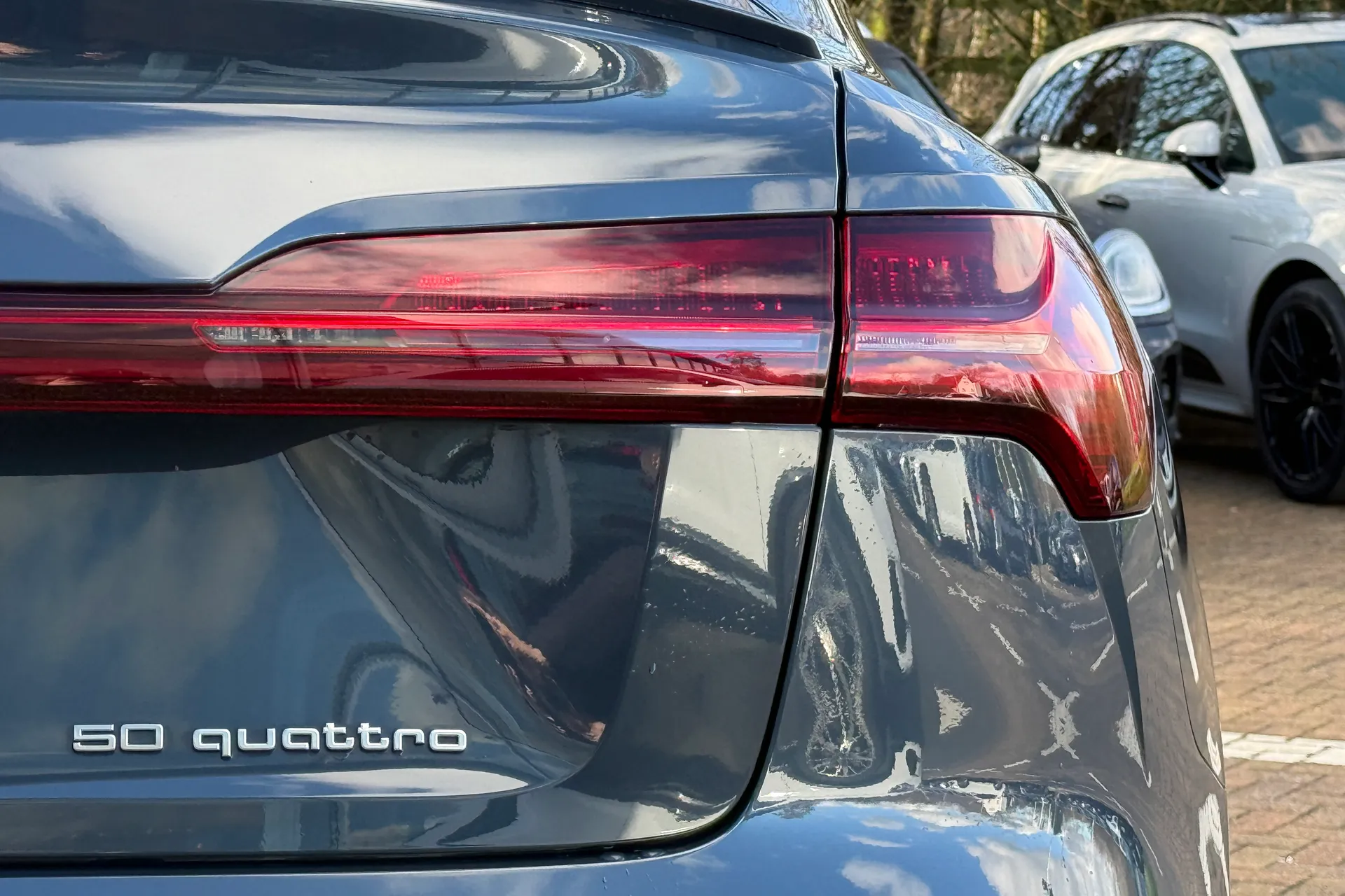 Audi e-tron thumbnail image number 49