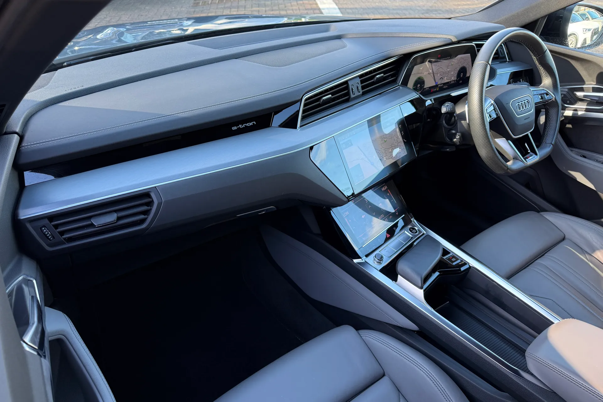 Audi e-tron thumbnail image number 19