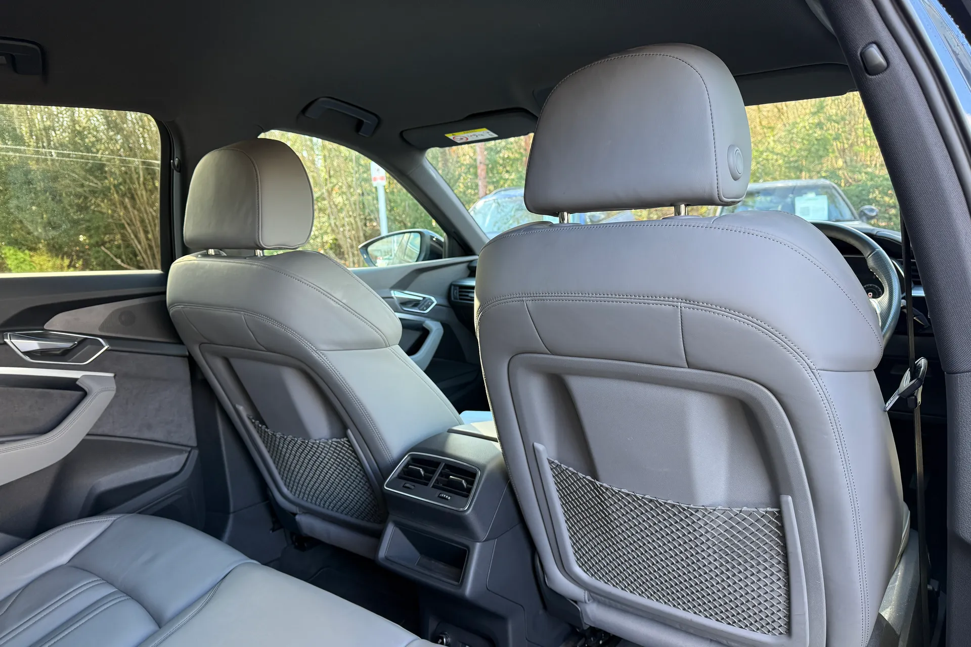 Audi e-tron thumbnail image number 12