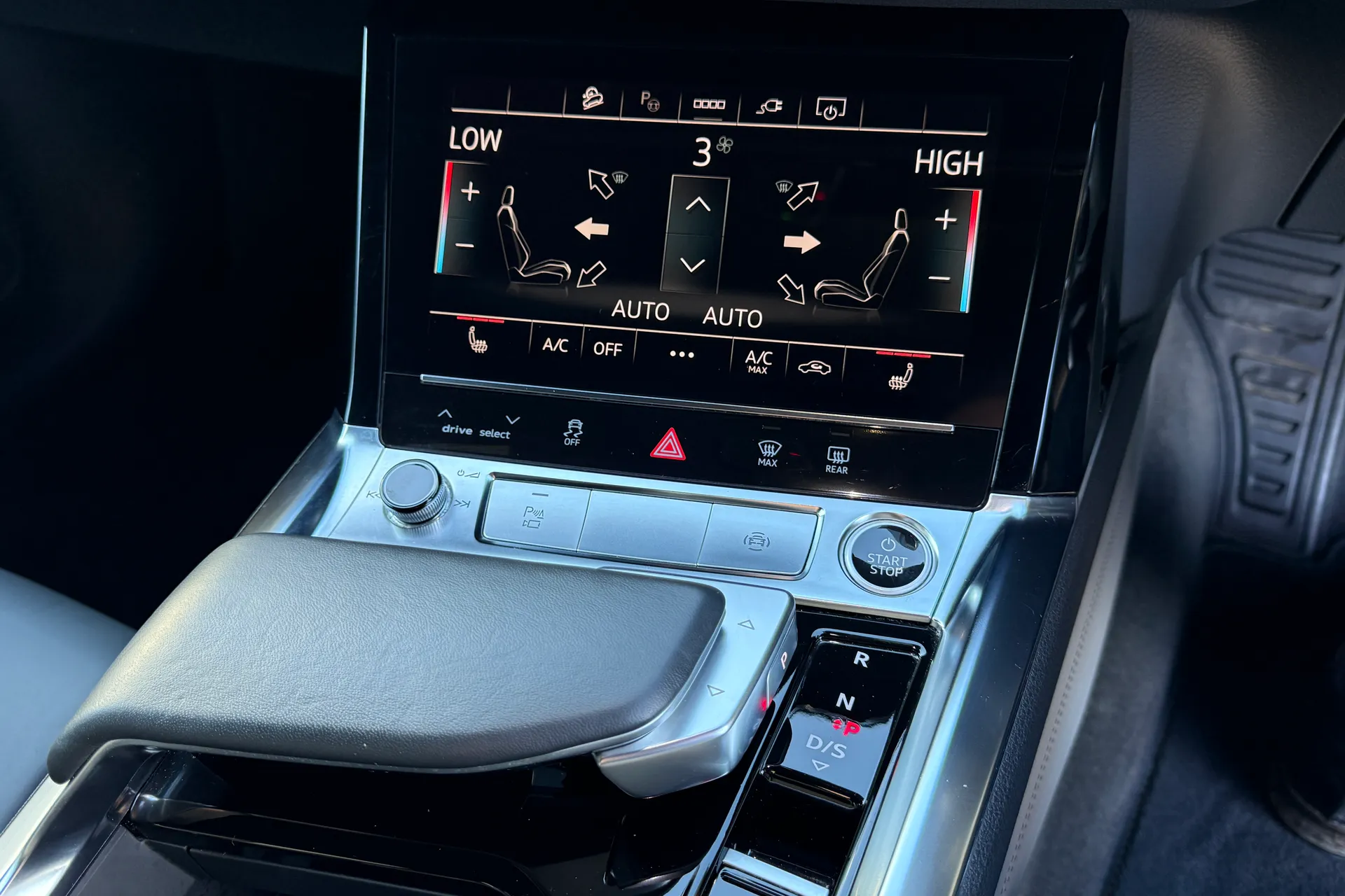 Audi e-tron thumbnail image number 46