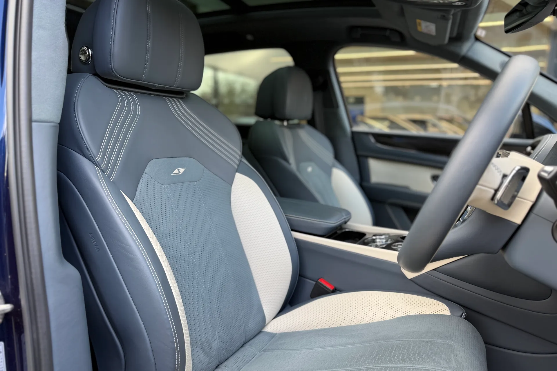 Bentley BENTAYGA thumbnail image number 19