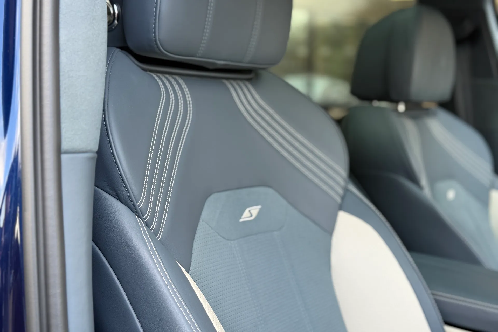 Bentley BENTAYGA thumbnail image number 21