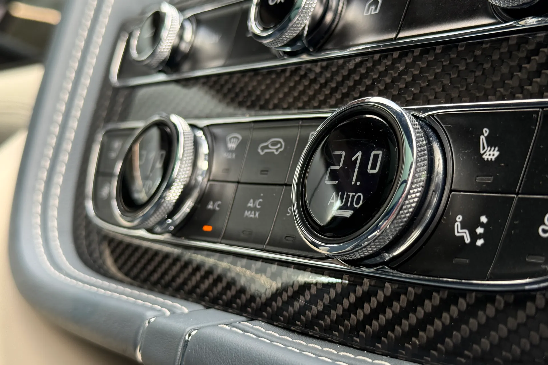 Bentley BENTAYGA thumbnail image number 36