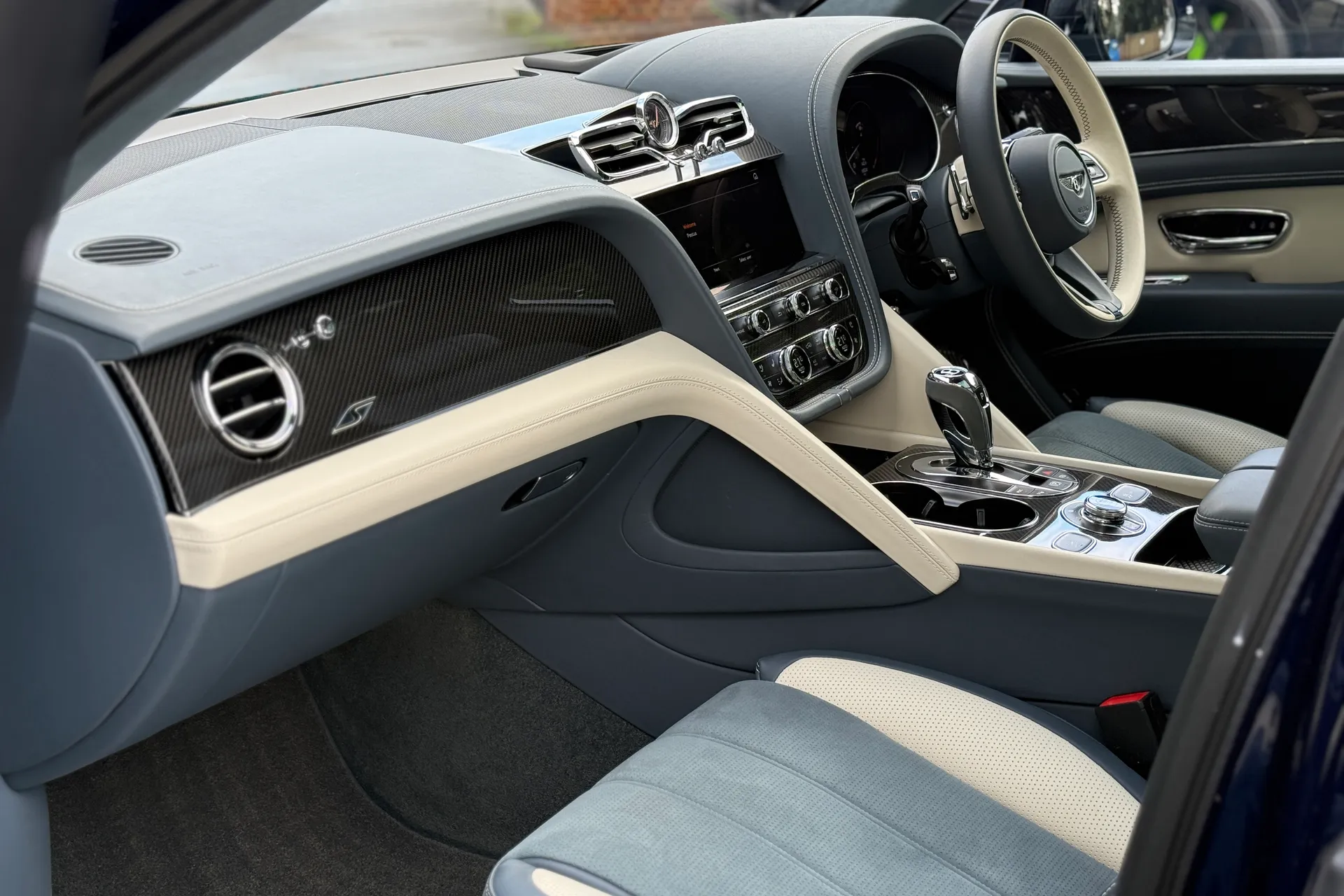 Bentley BENTAYGA thumbnail image number 43