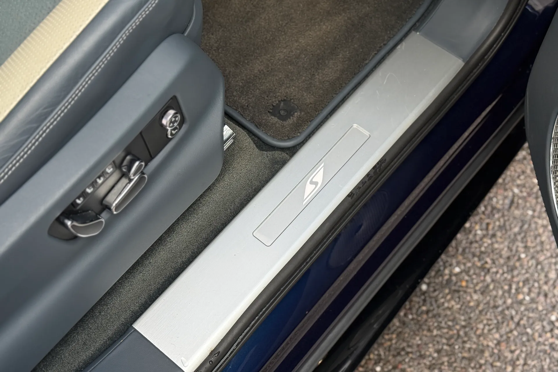 Bentley BENTAYGA thumbnail image number 17