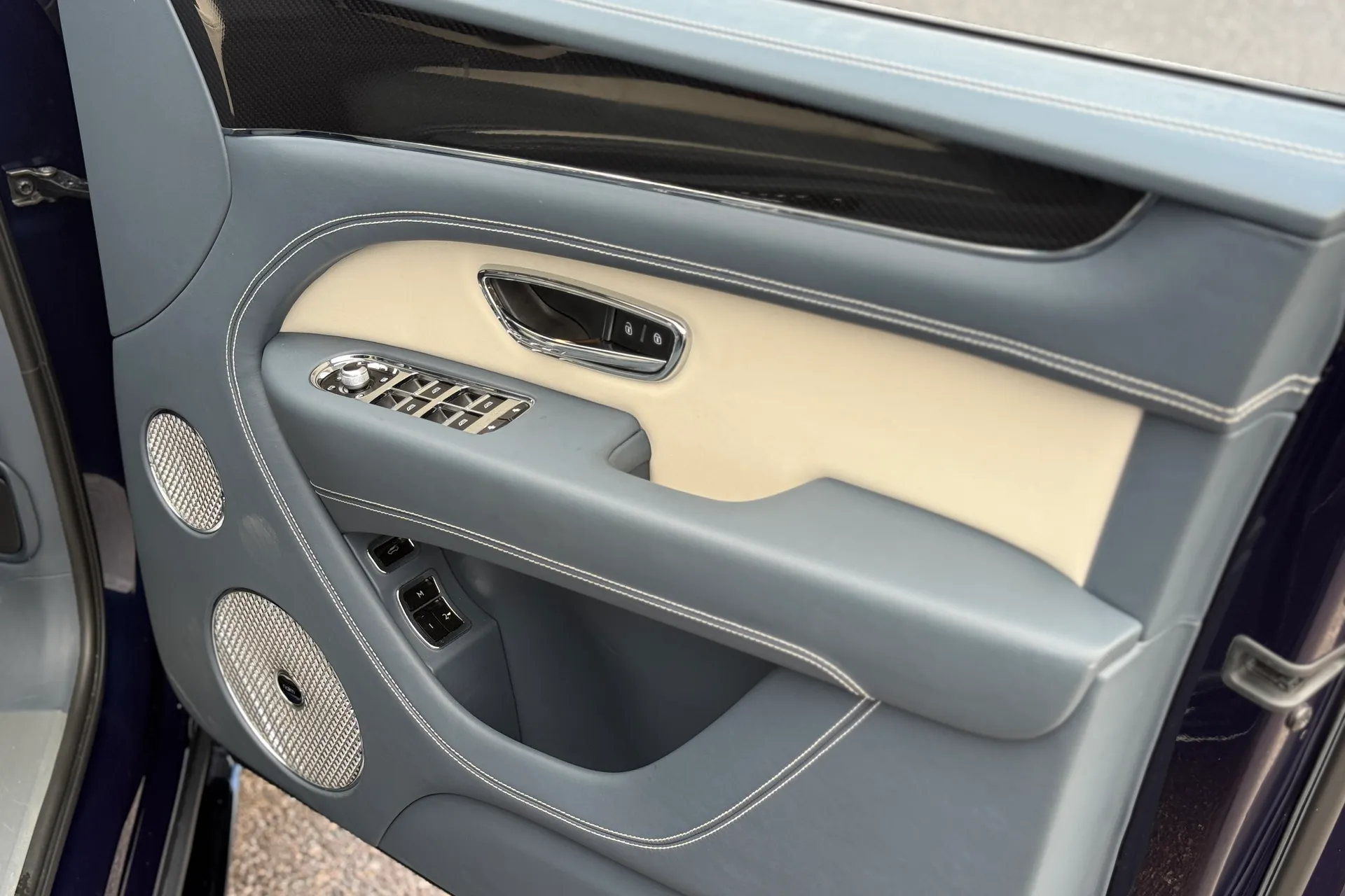 Bentley BENTAYGA thumbnail image number 14