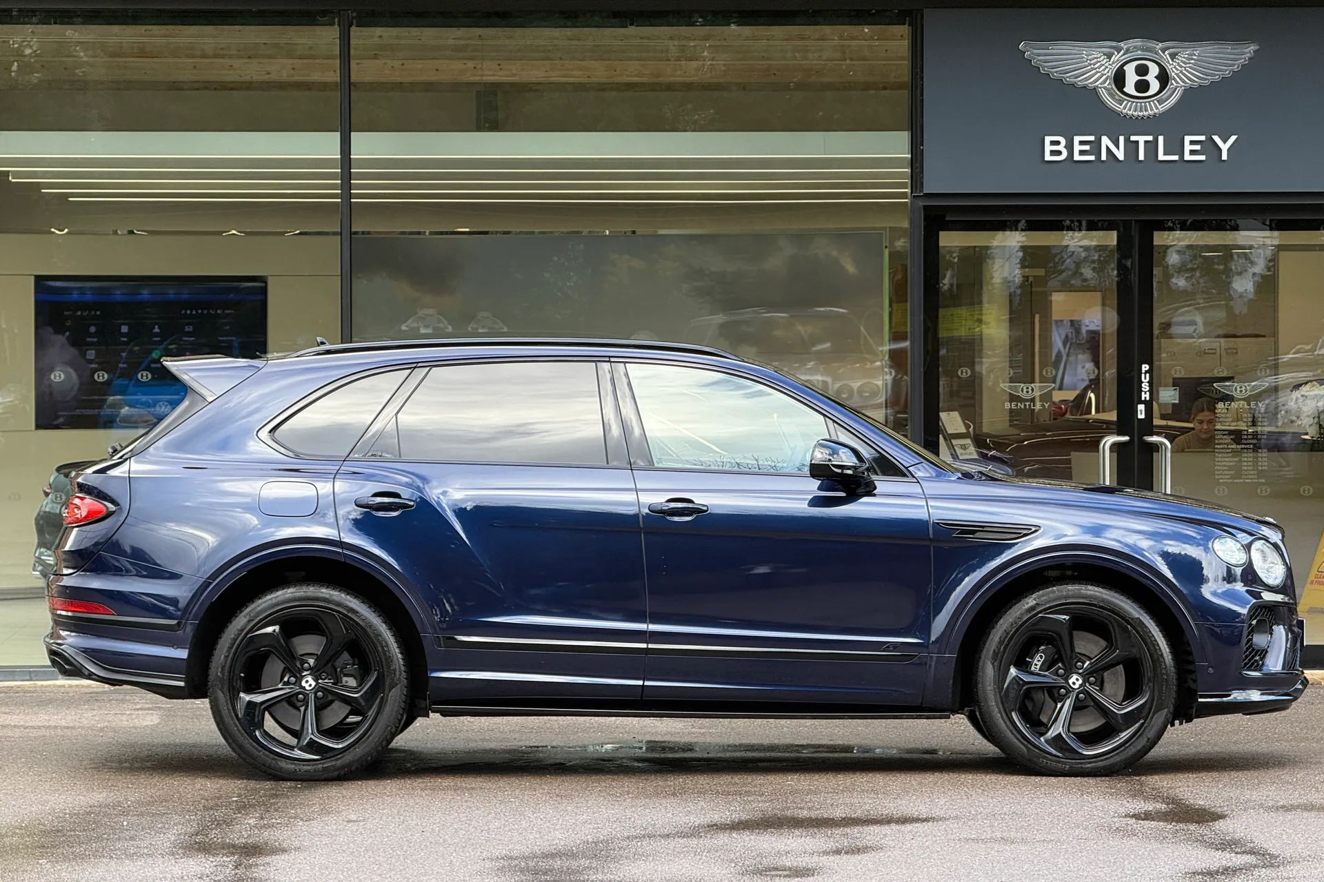 Bentley BENTAYGA thumbnail image number 2