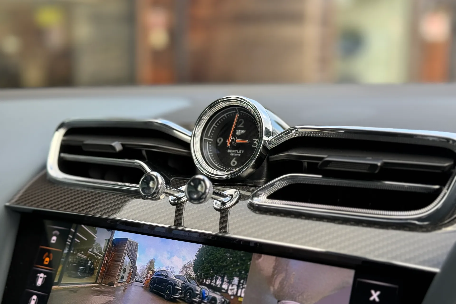 Bentley BENTAYGA thumbnail image number 31