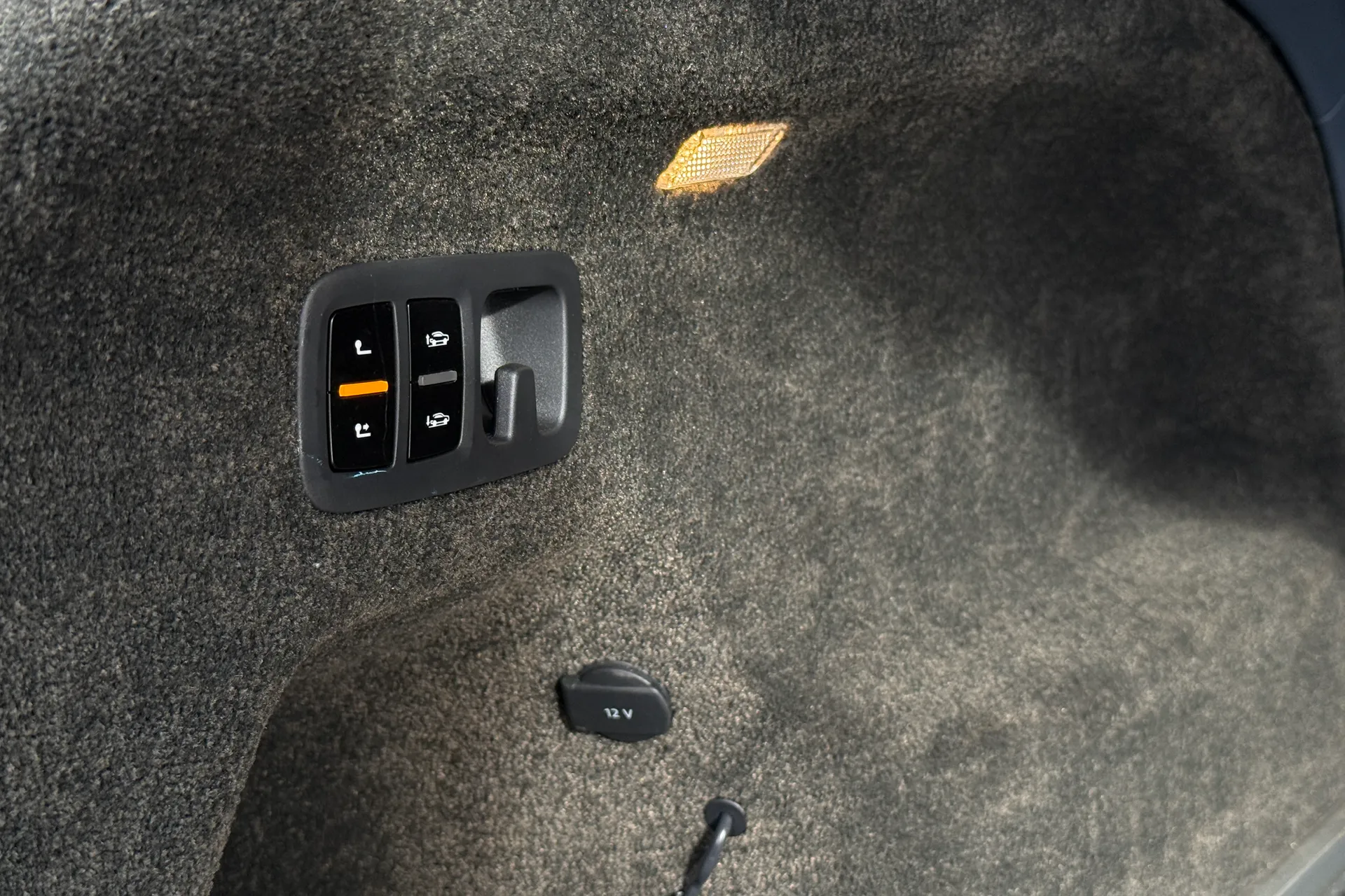 Bentley BENTAYGA thumbnail image number 39