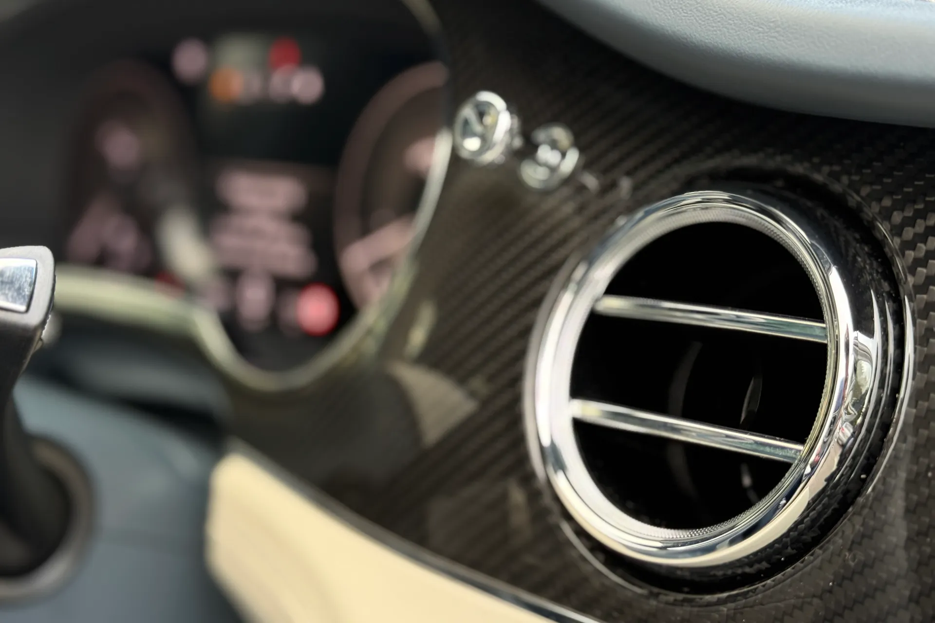 Bentley BENTAYGA thumbnail image number 22