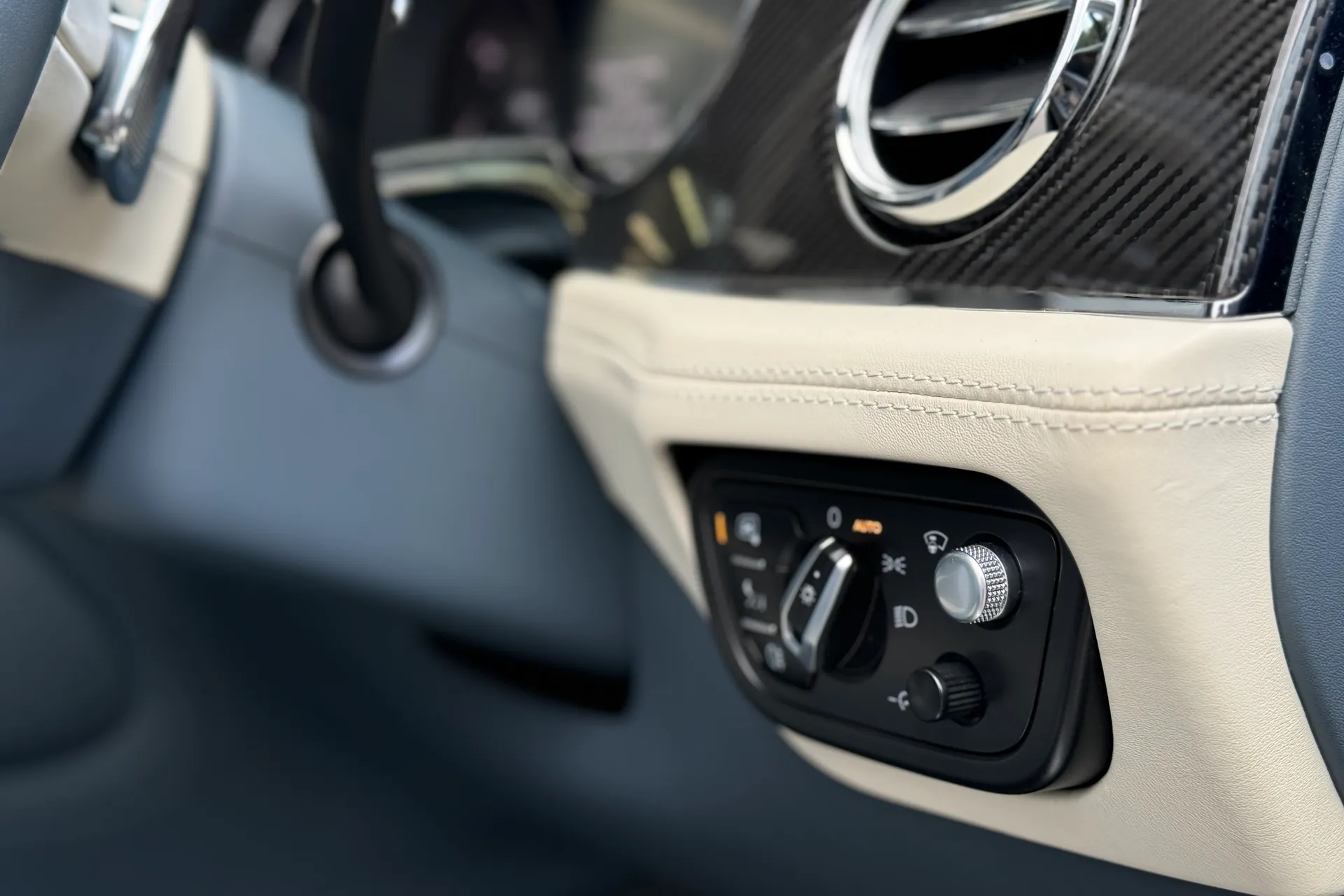 Bentley BENTAYGA thumbnail image number 18