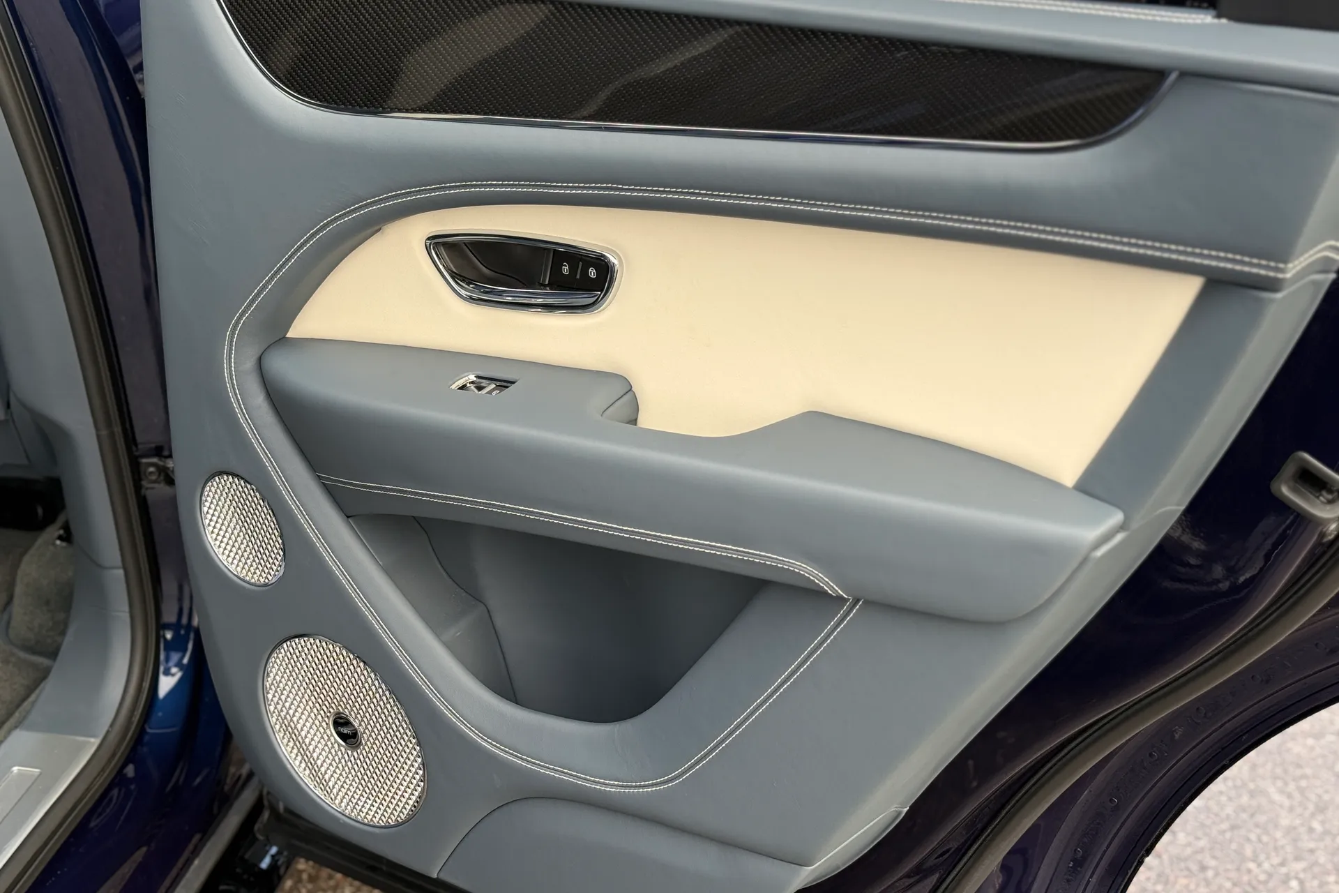 Bentley BENTAYGA thumbnail image number 26