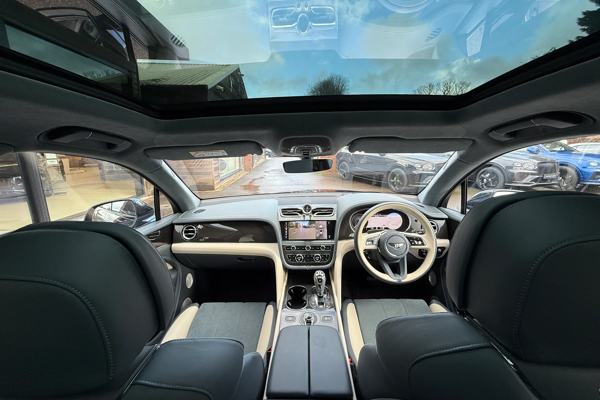 Bentley BENTAYGA thumbnail image number 3