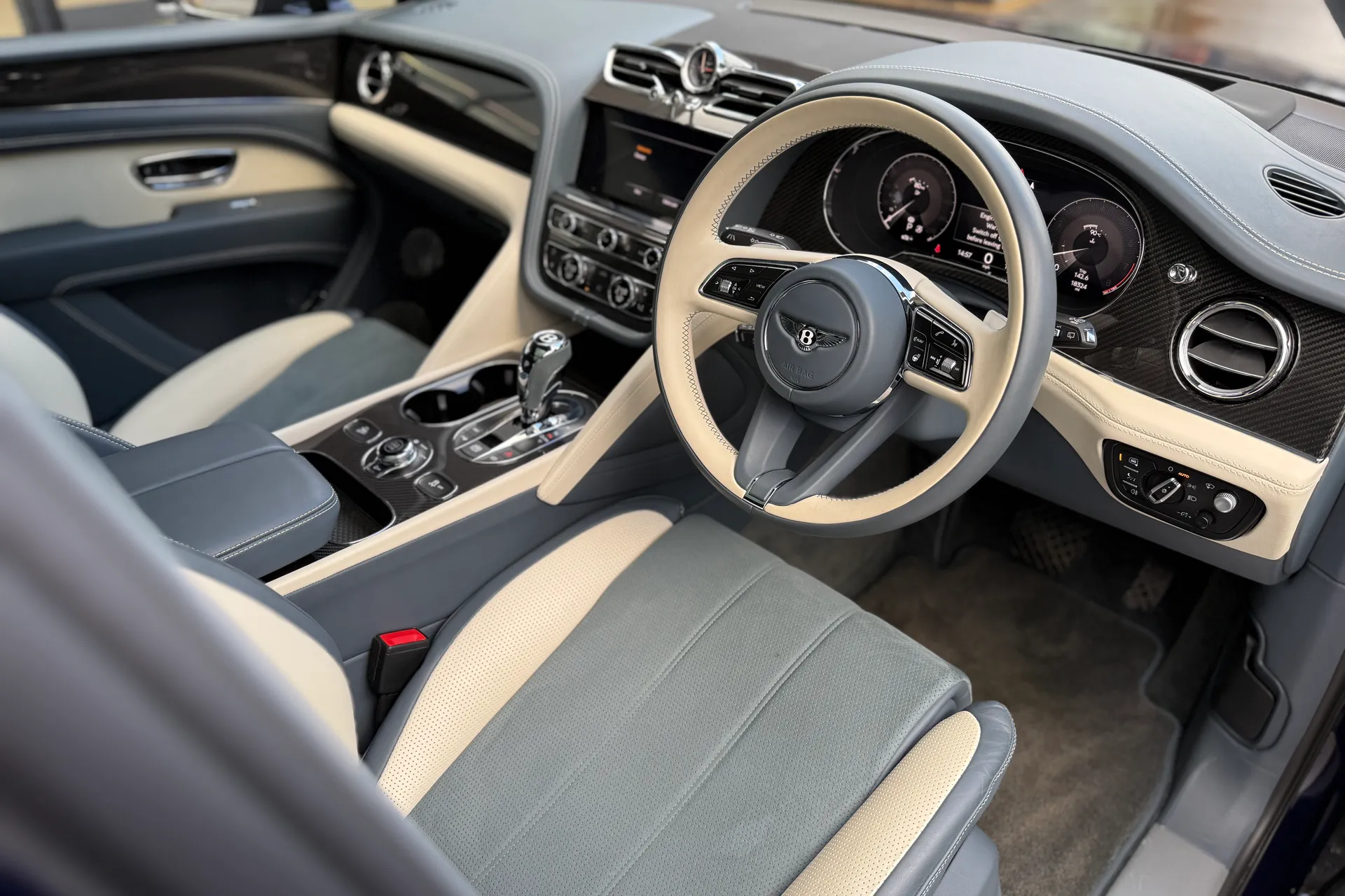 Bentley BENTAYGA thumbnail image number 15