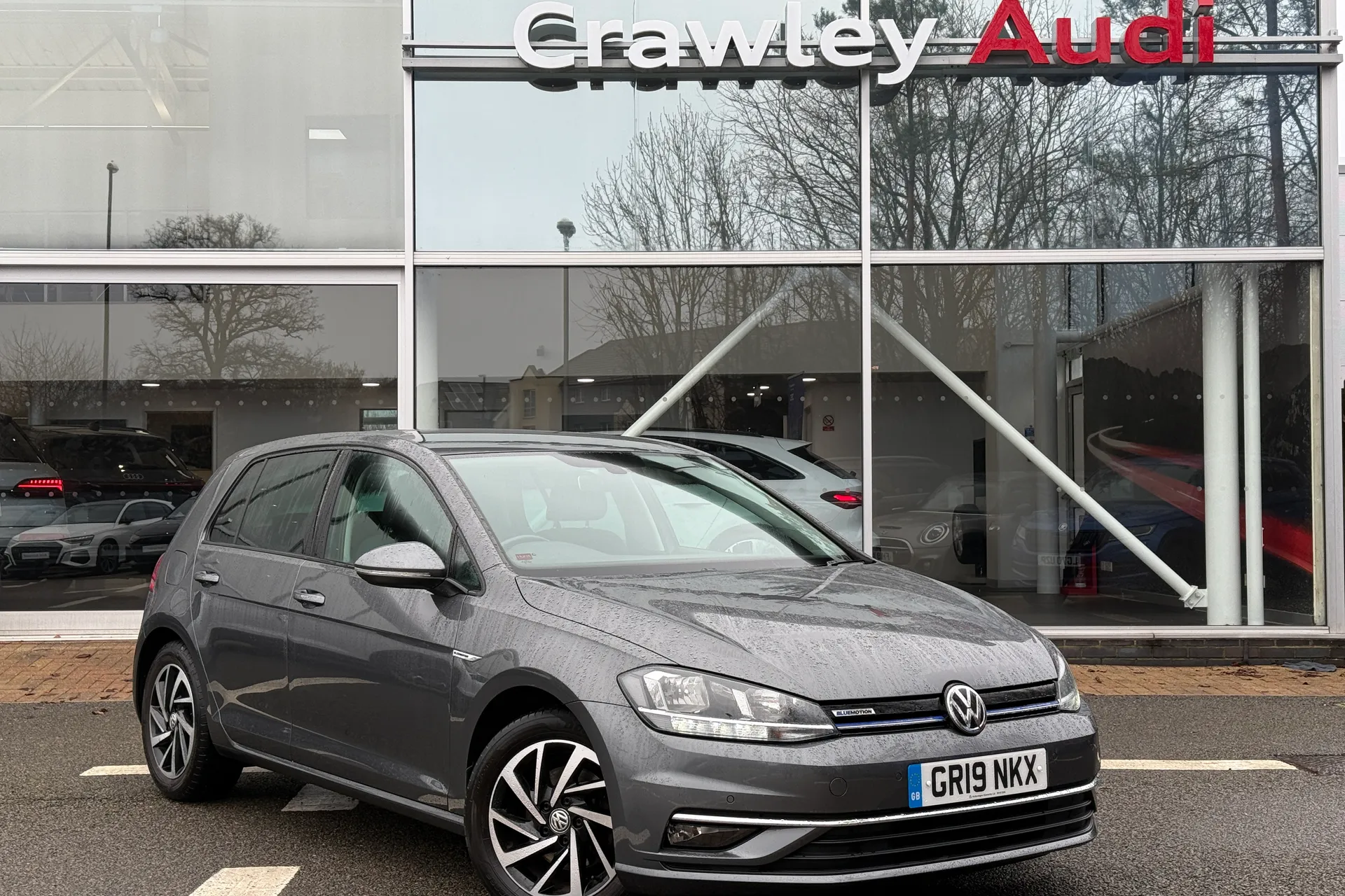 VOLKSWAGEN GOLF focused image