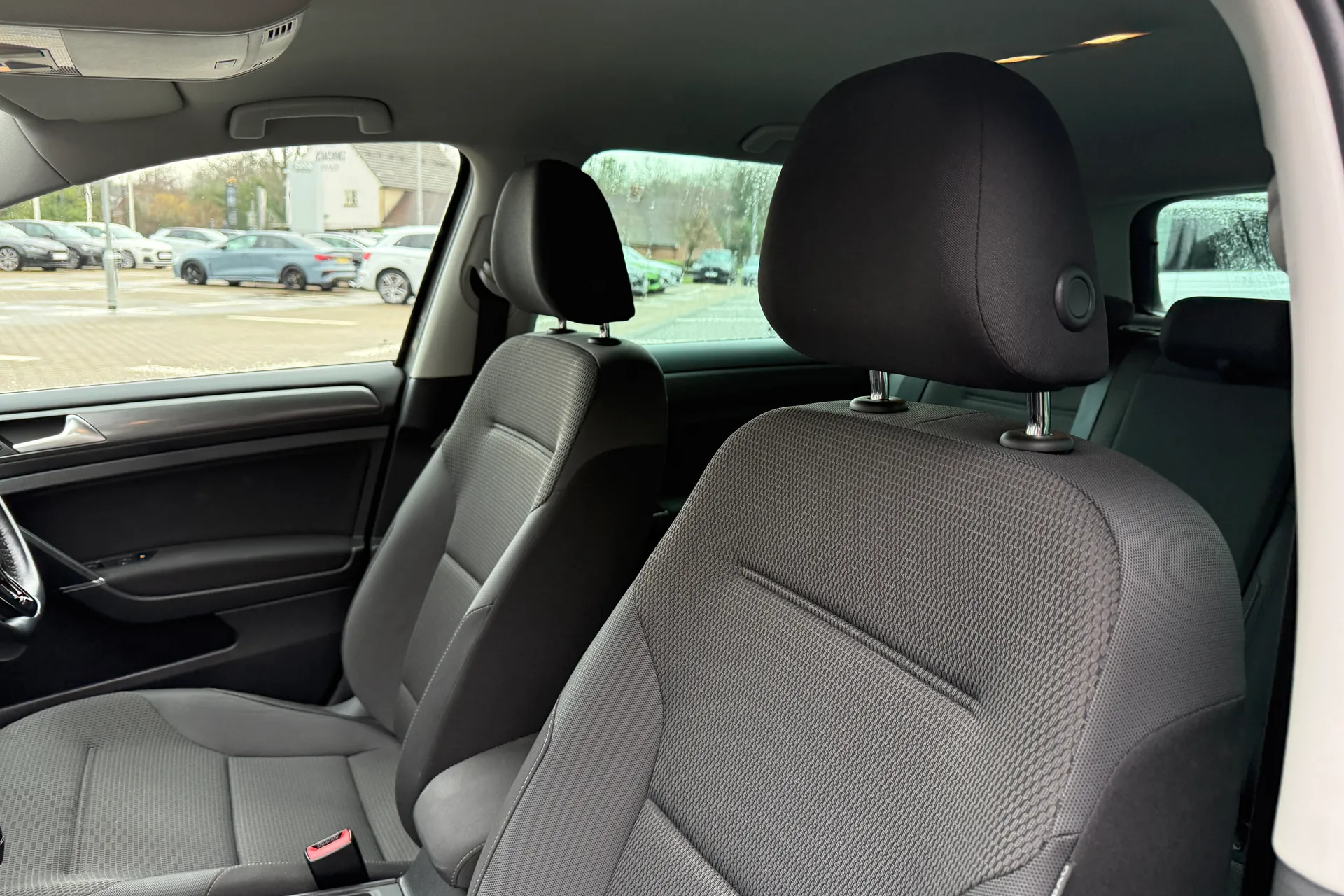 VOLKSWAGEN GOLF thumbnail image number 46