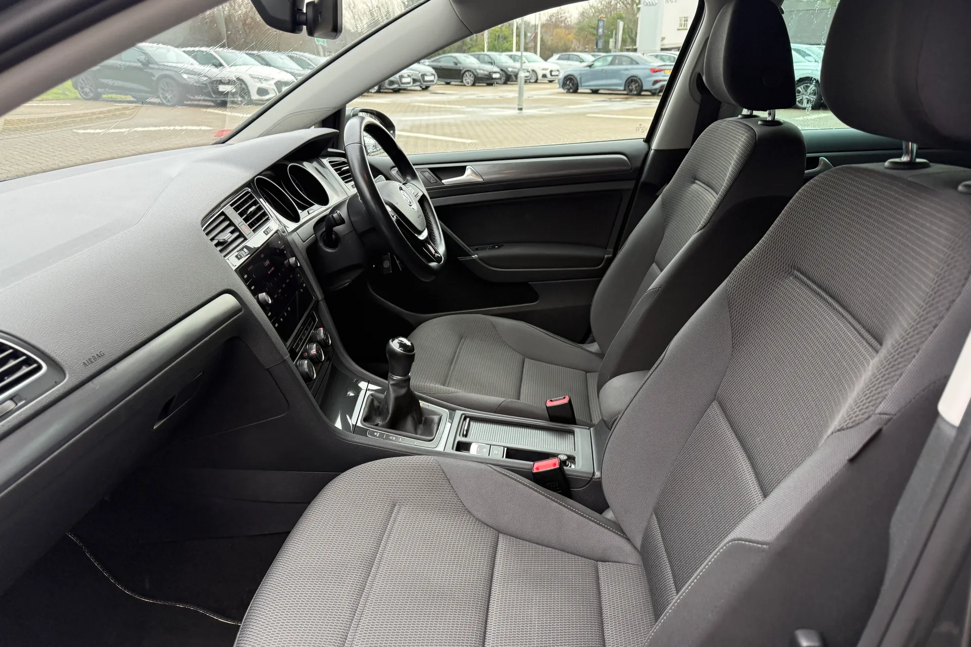 VOLKSWAGEN GOLF thumbnail image number 47