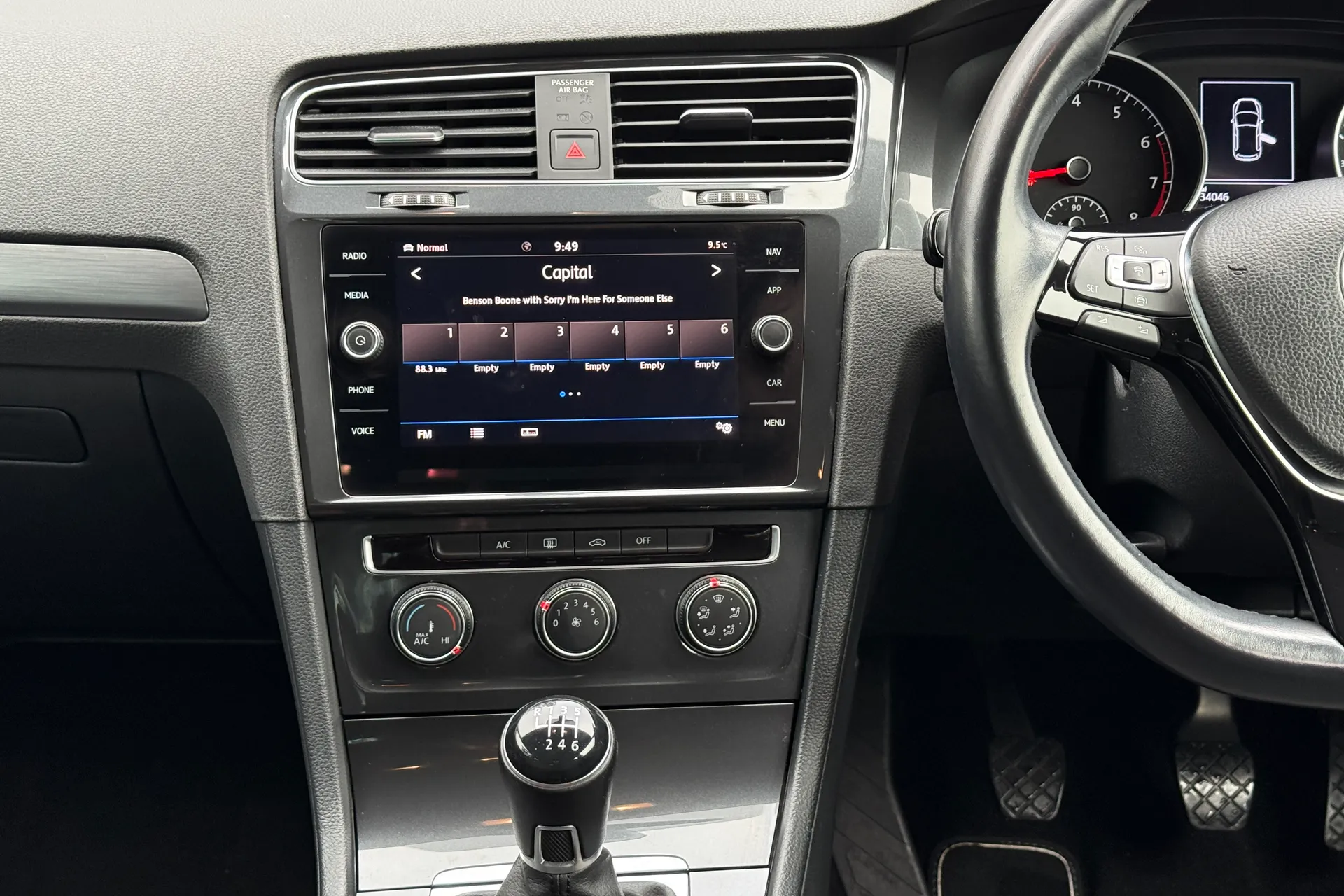 VOLKSWAGEN GOLF thumbnail image number 31