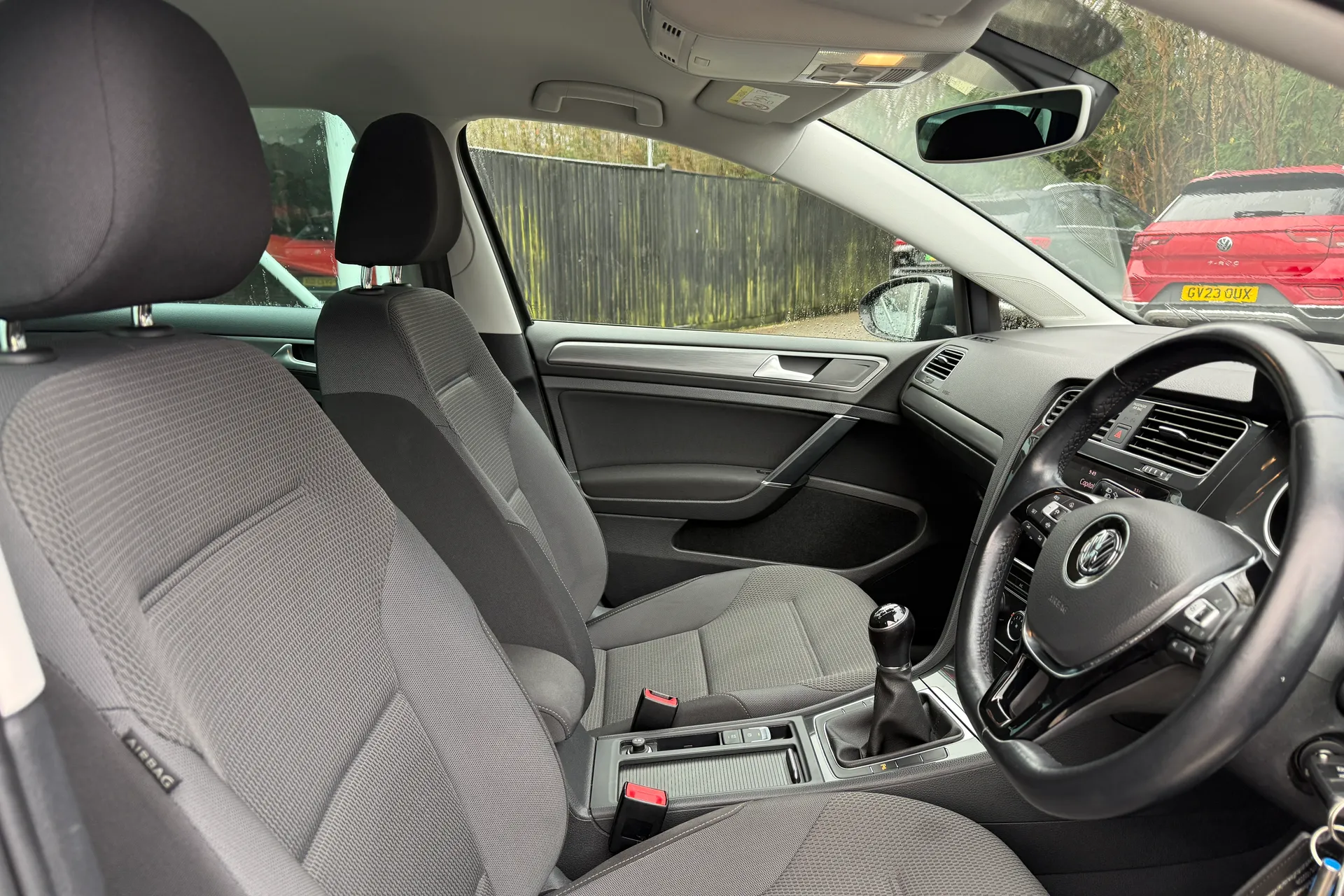 VOLKSWAGEN GOLF thumbnail image number 23