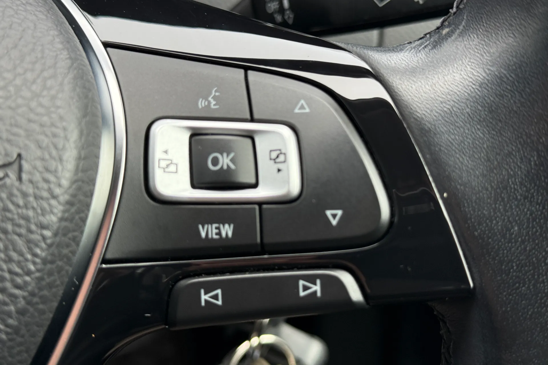 VOLKSWAGEN GOLF thumbnail image number 13