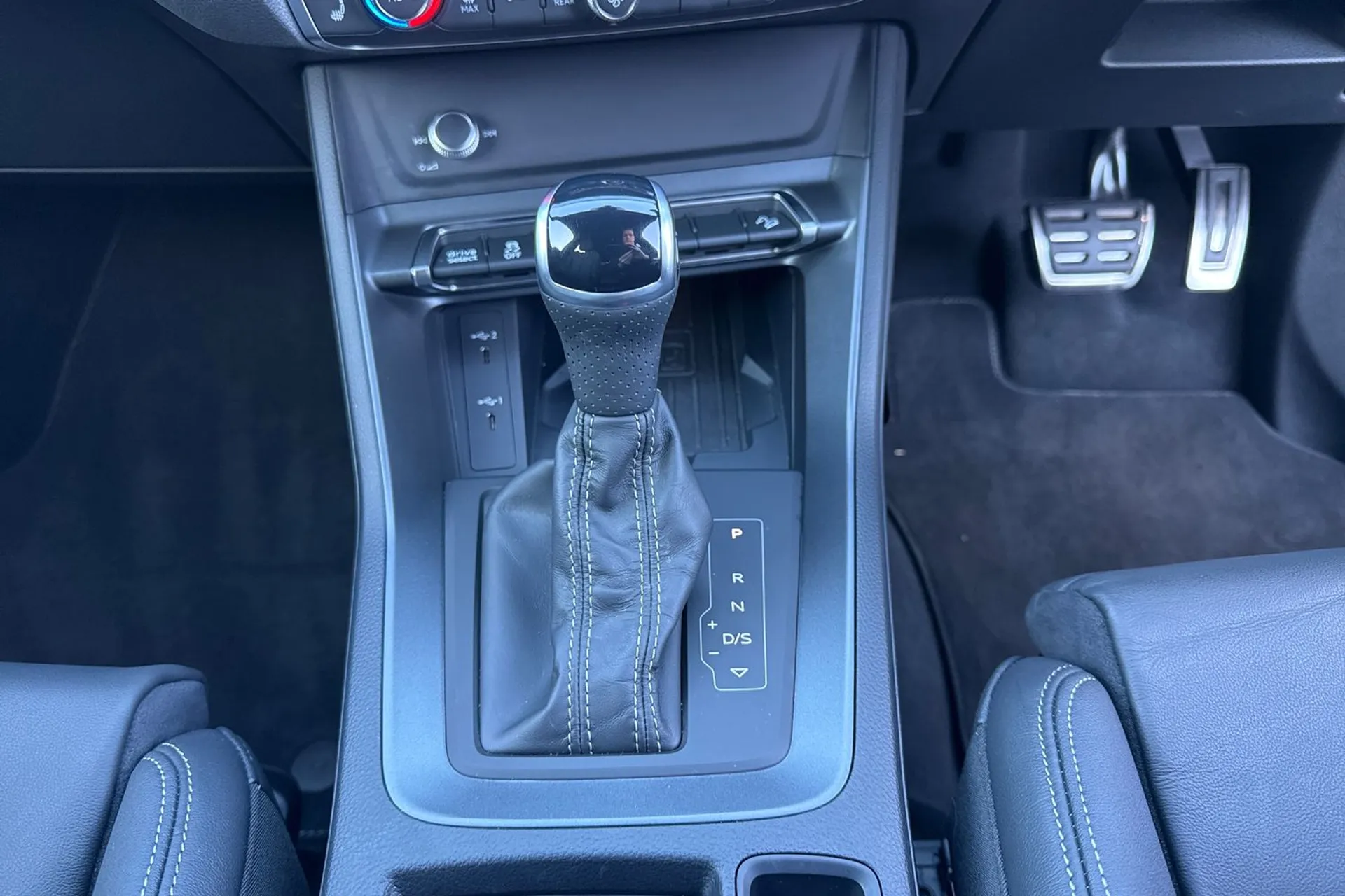 Audi Q3 thumbnail image number 11