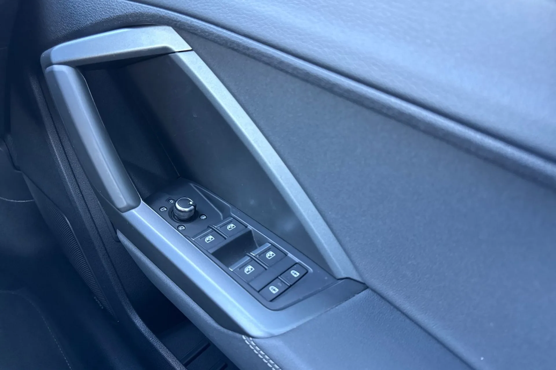 Audi Q3 thumbnail image number 32