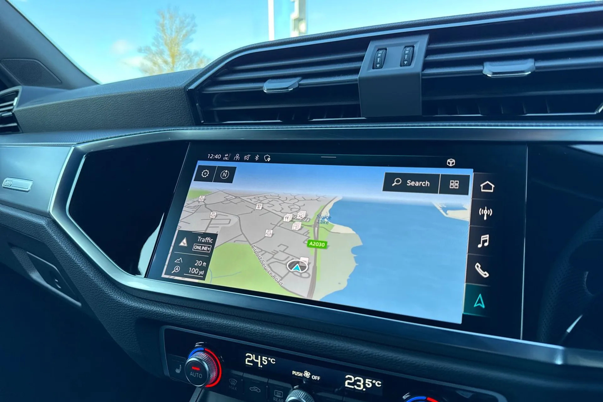 Audi Q3 thumbnail image number 13