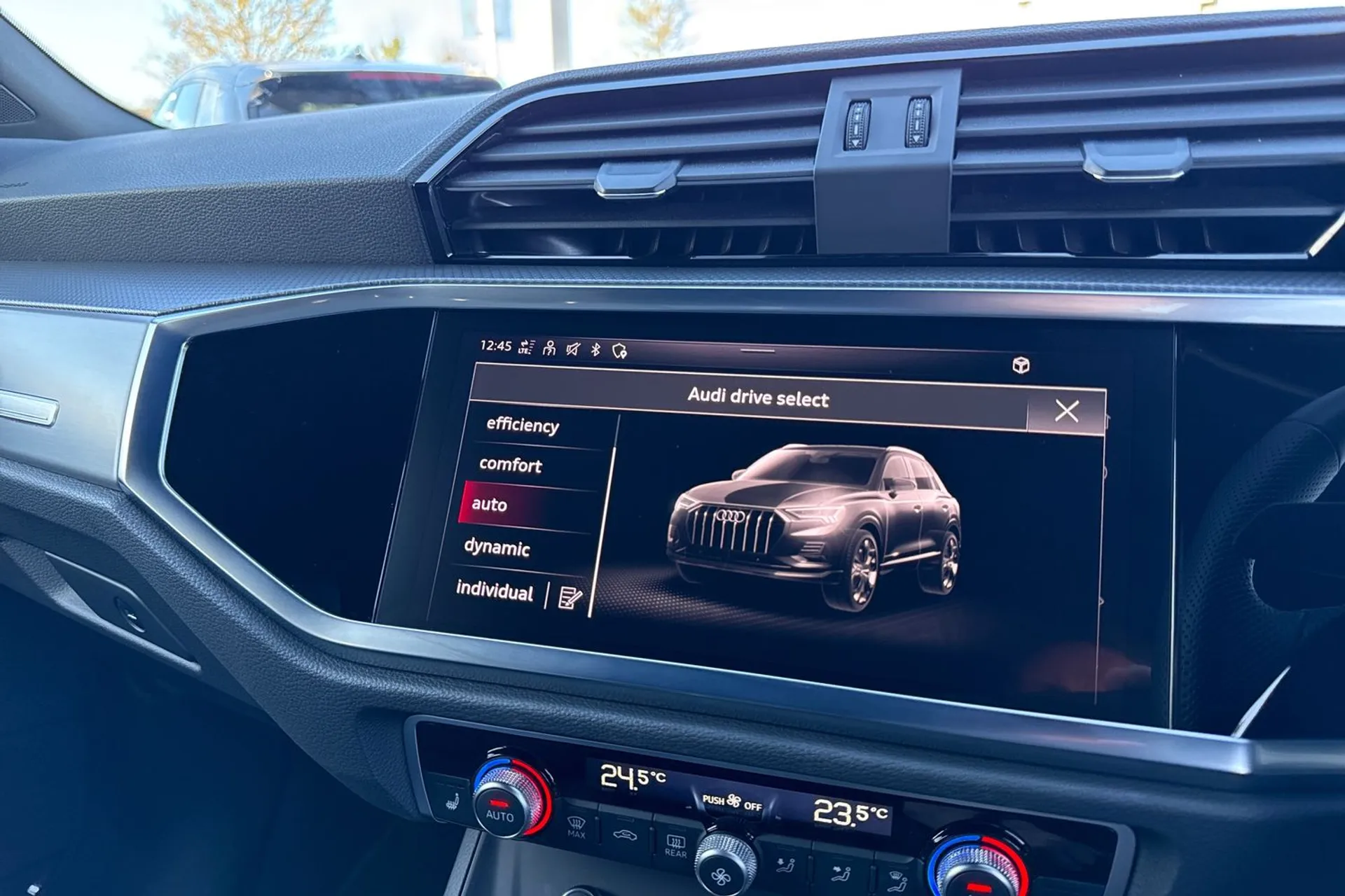 Audi Q3 thumbnail image number 21