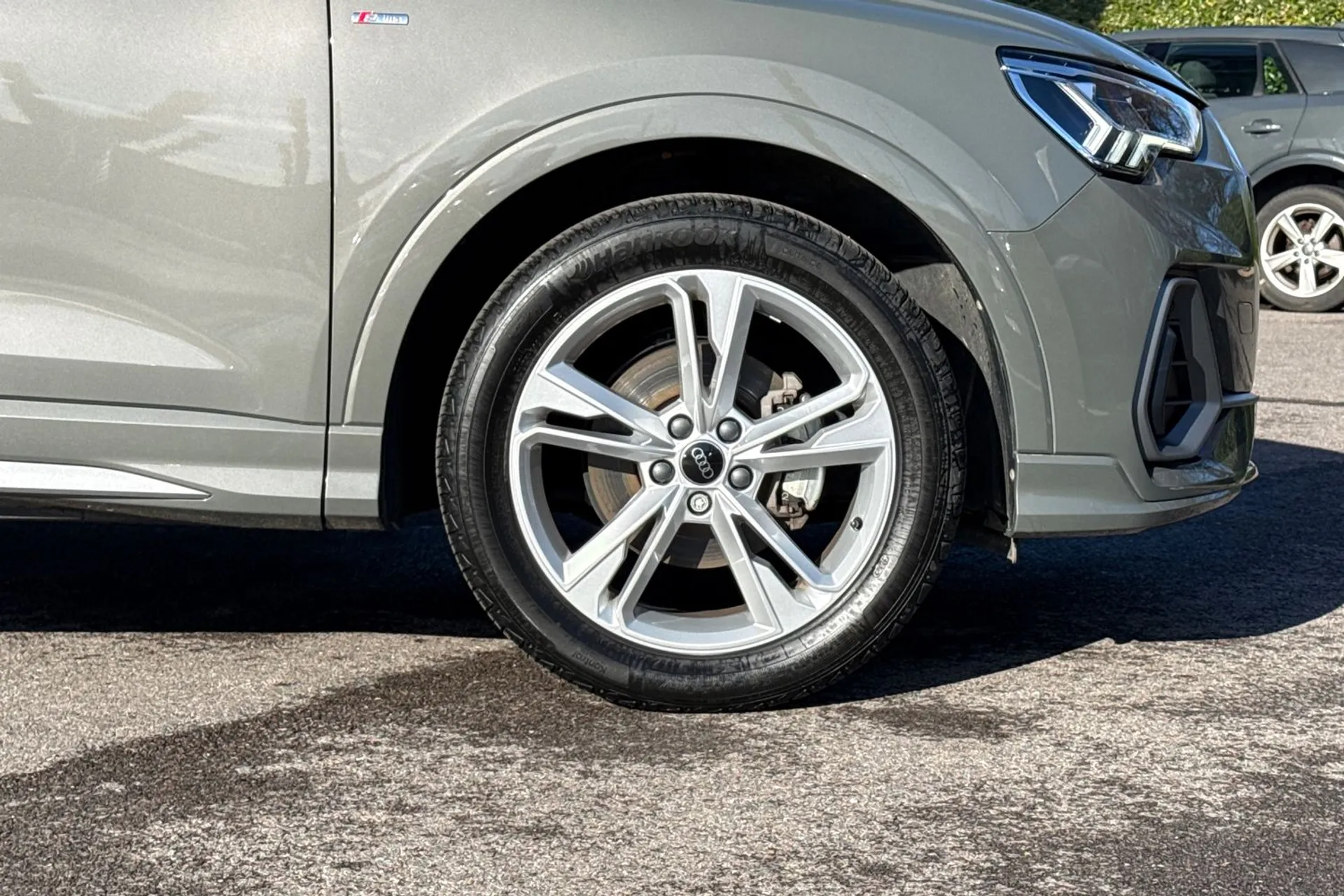 Audi Q3 thumbnail image number 20