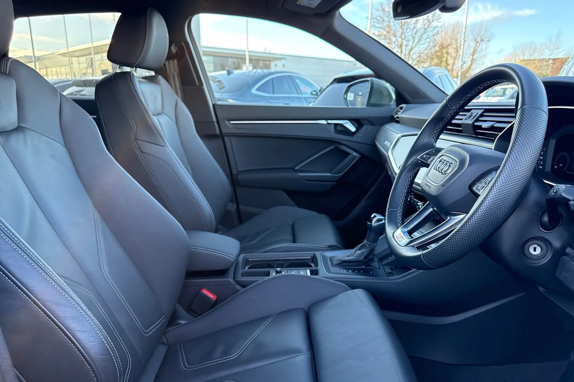 Audi Q3 thumbnail image number 43