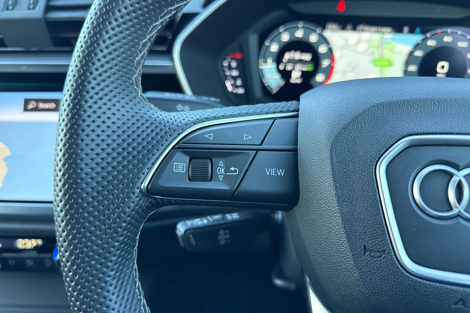 Audi Q3 thumbnail image number 44