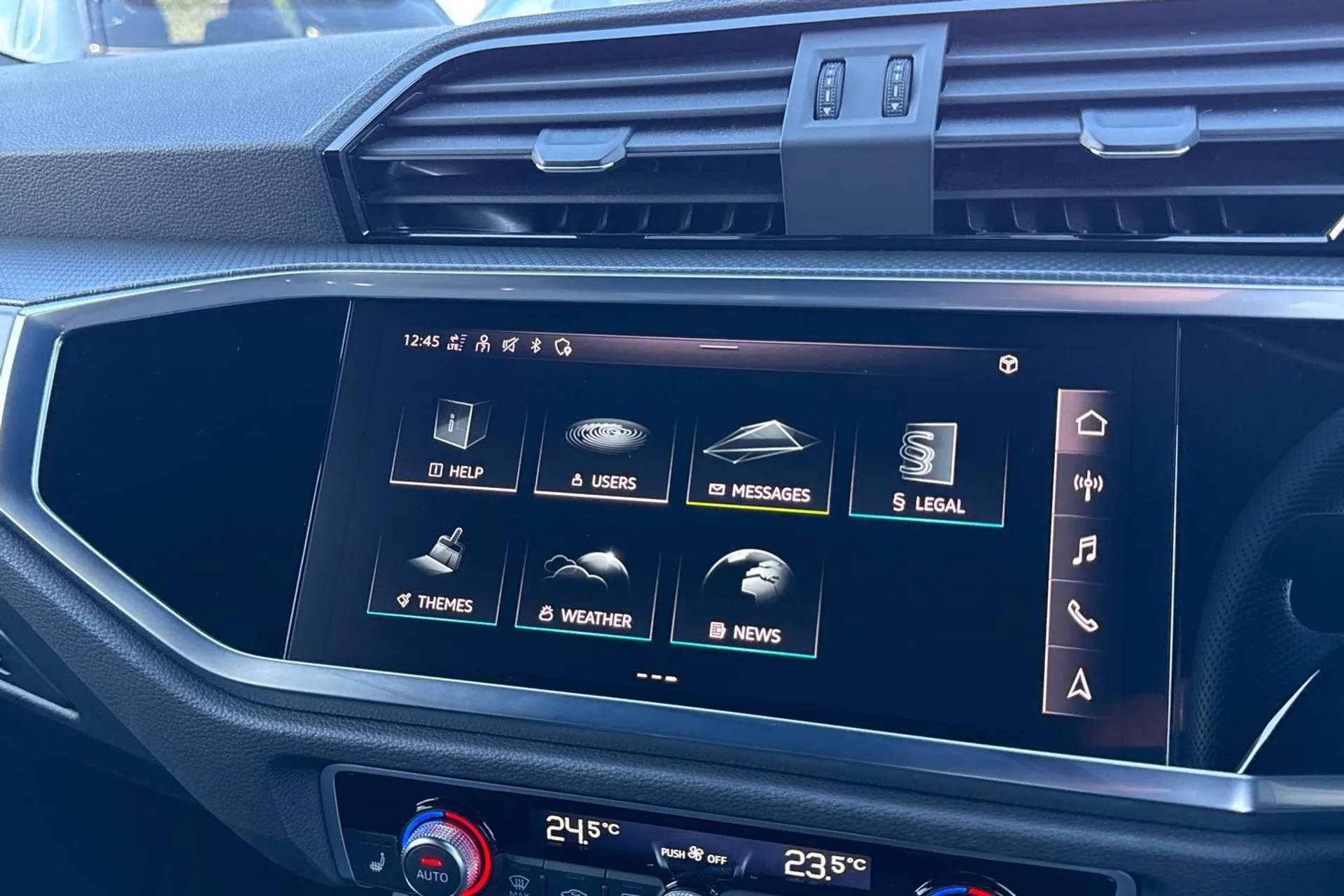 Audi Q3 thumbnail image number 33