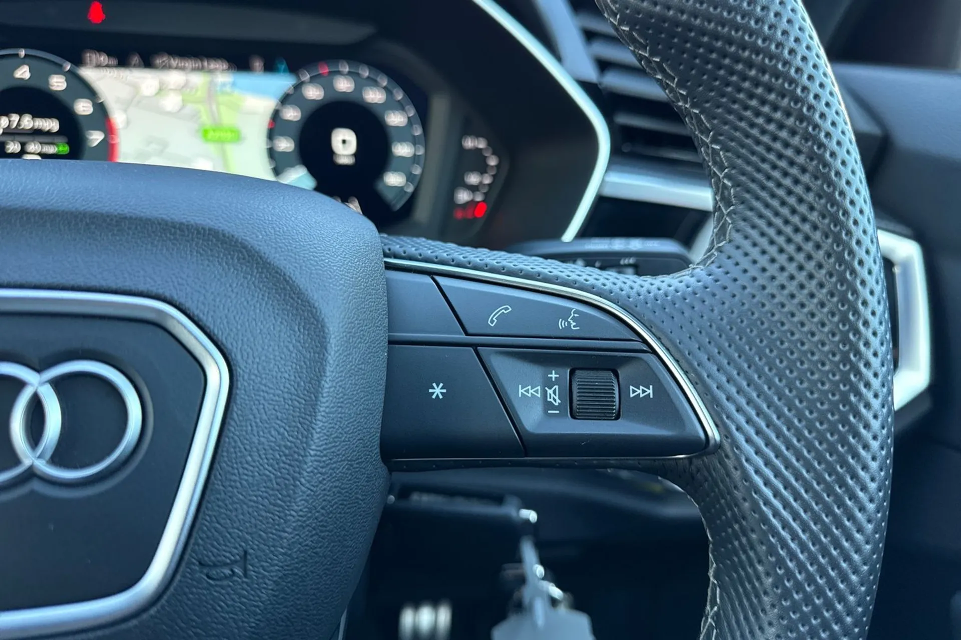 Audi Q3 thumbnail image number 45