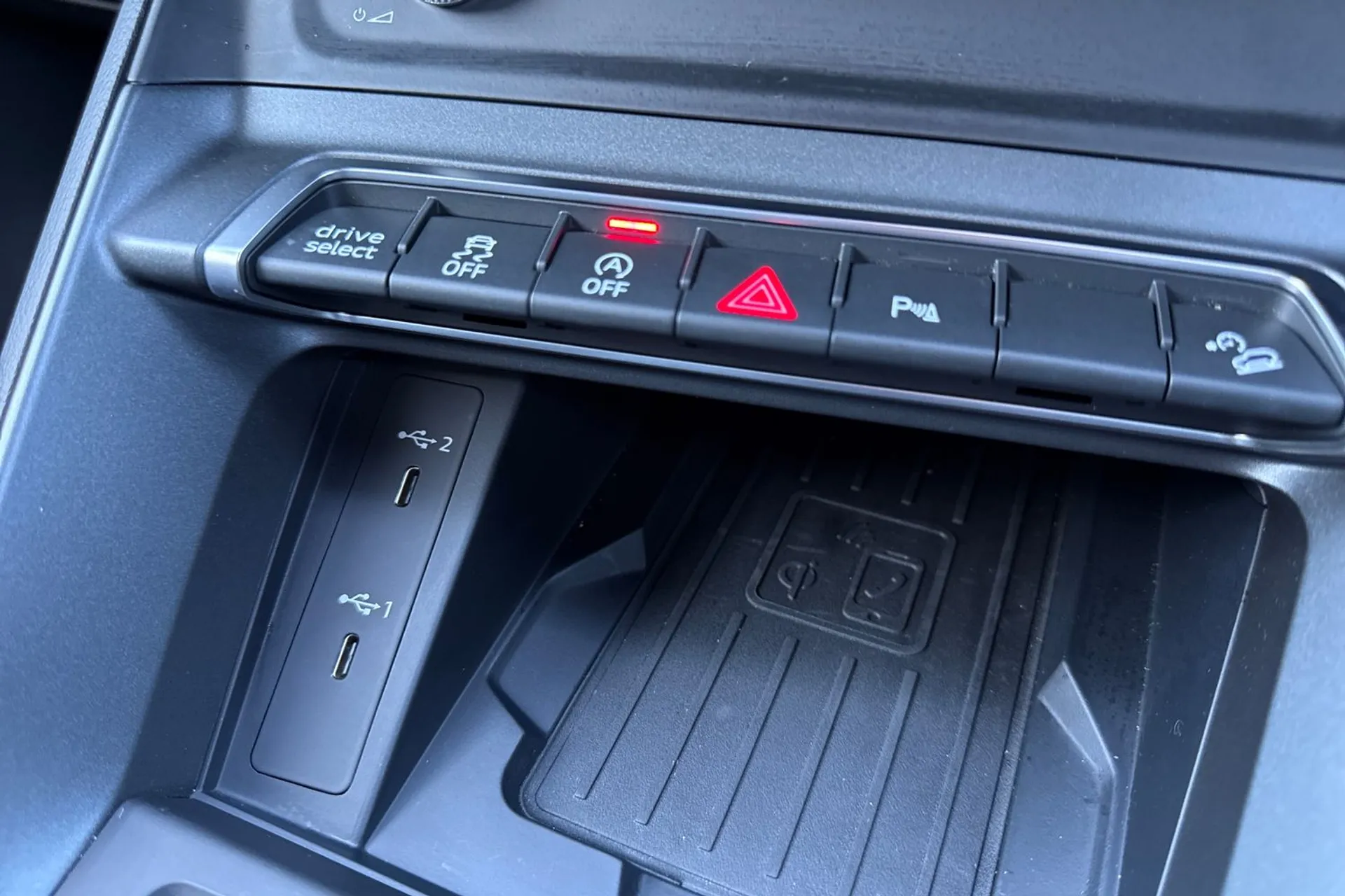 Audi Q3 thumbnail image number 26