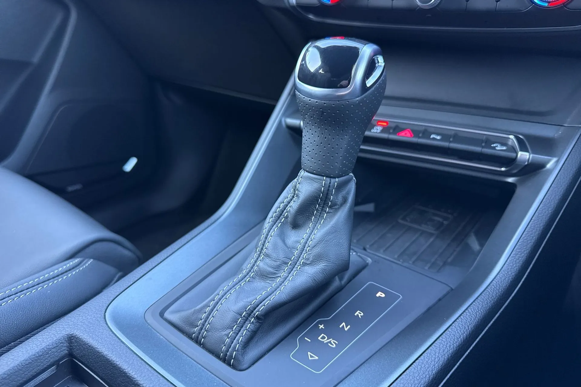 Audi Q3 thumbnail image number 19