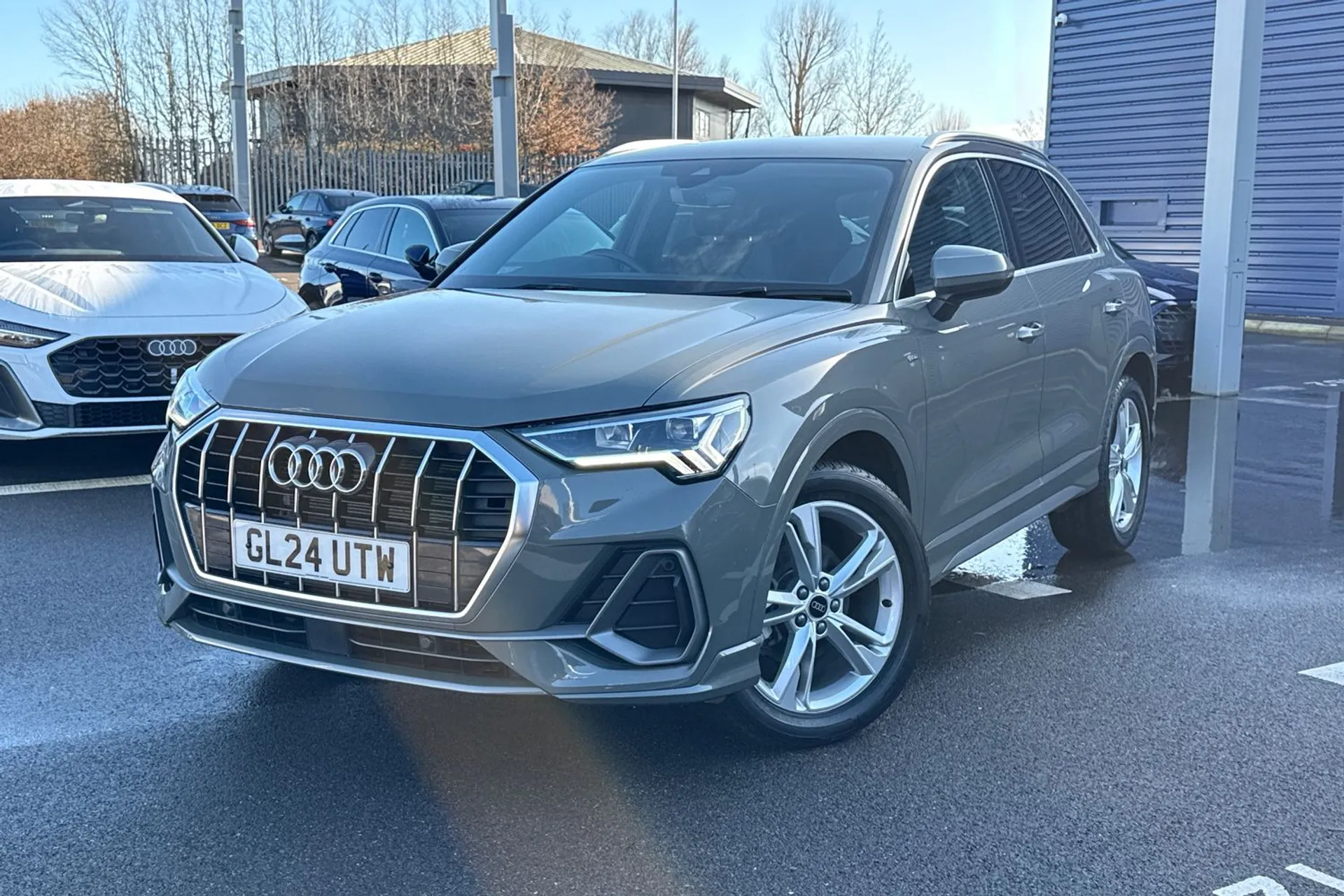 Audi Q3 thumbnail image number 18