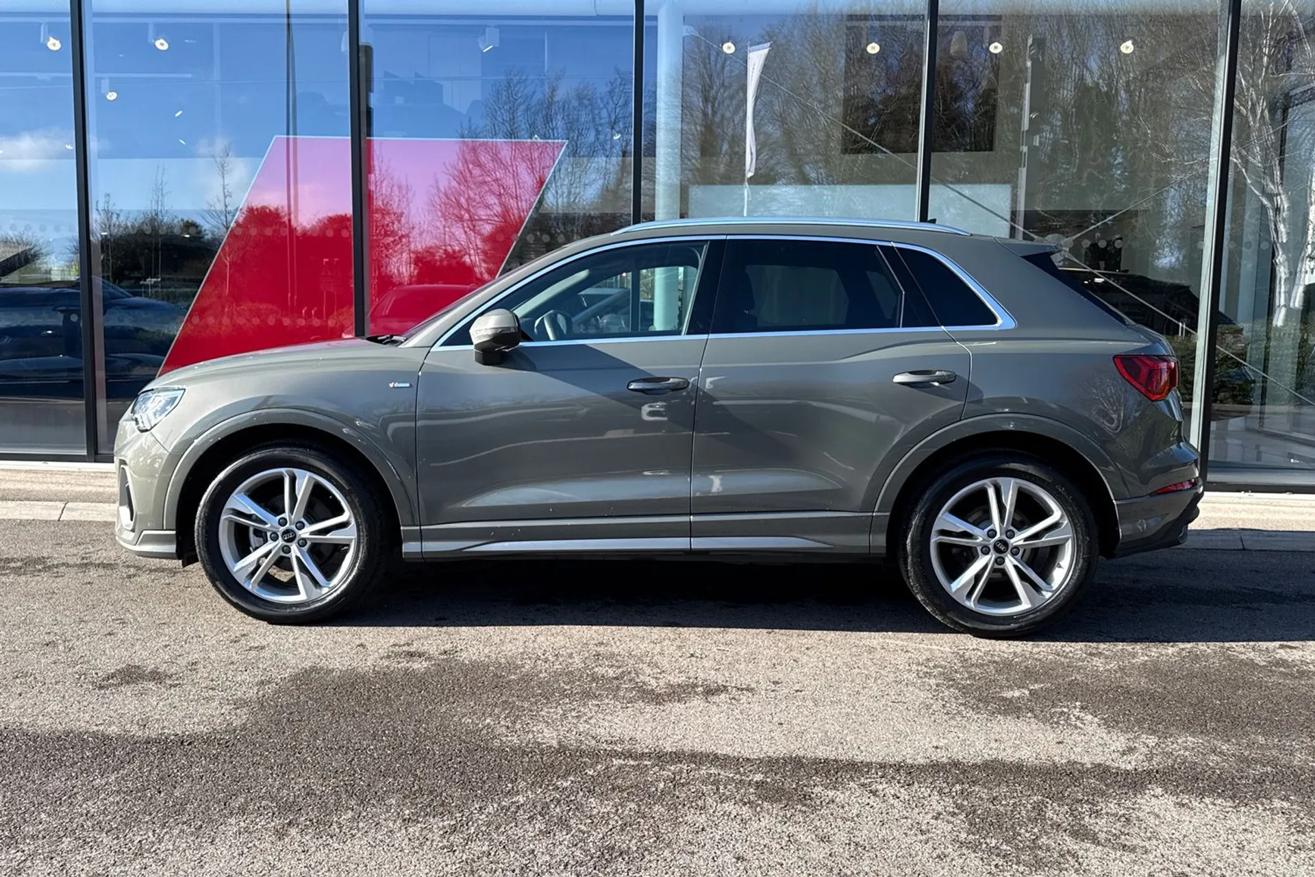 Audi Q3 thumbnail image number 12