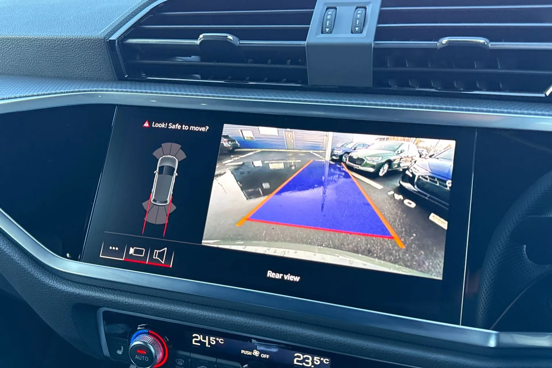 Audi Q3 thumbnail image number 6