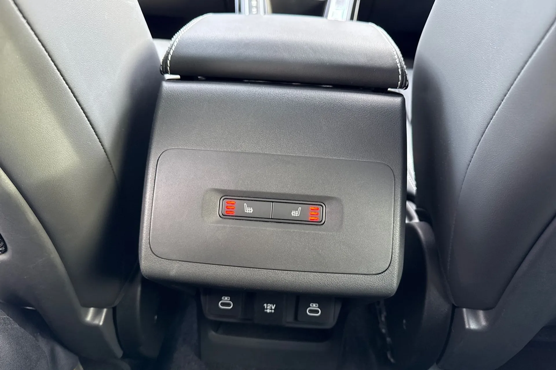 Jaguar I-PACE thumbnail image number 31